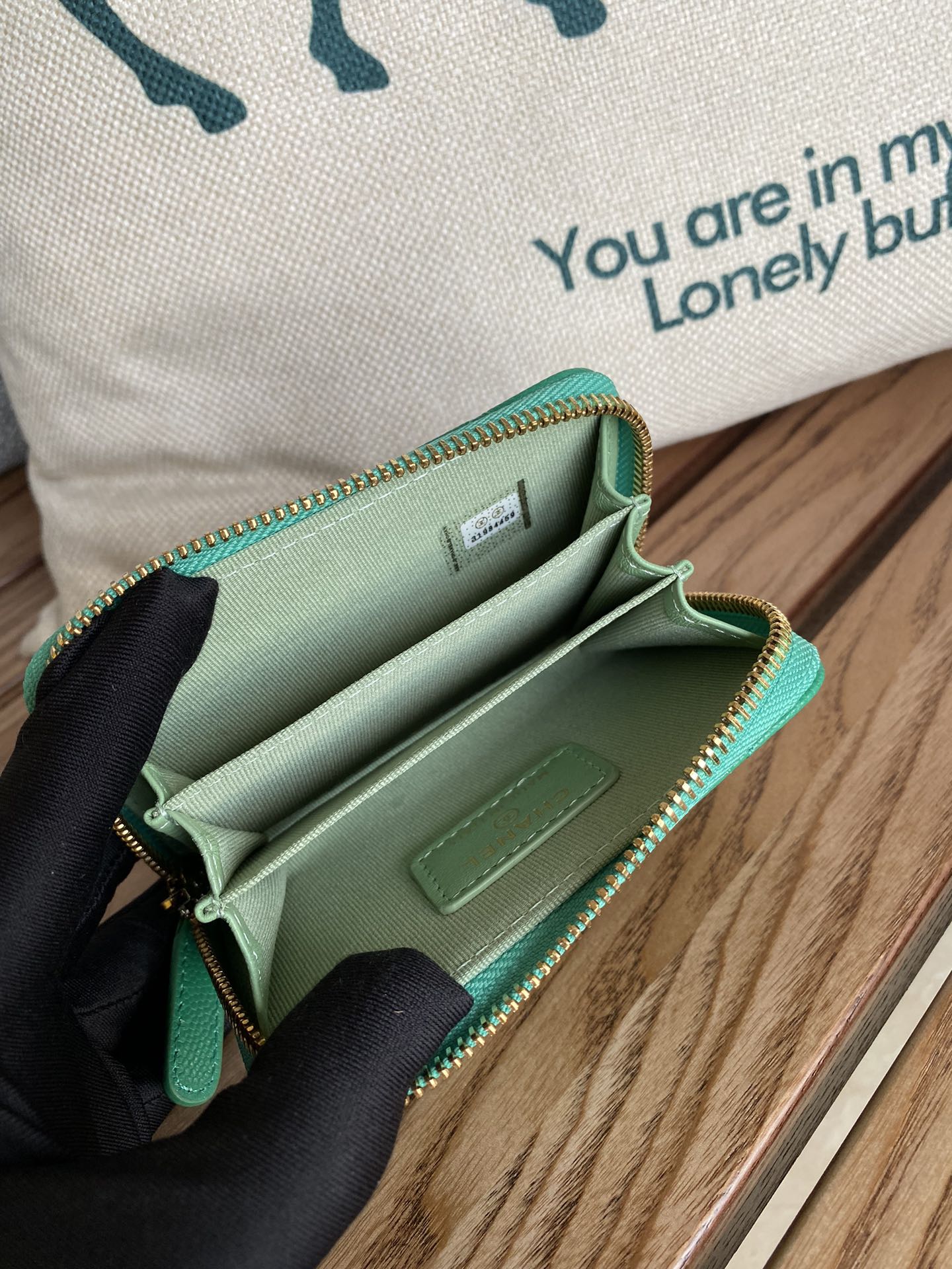 CC ZIPPED WALLET 11CM GREEN CAVIAR GOLD HARDWARE