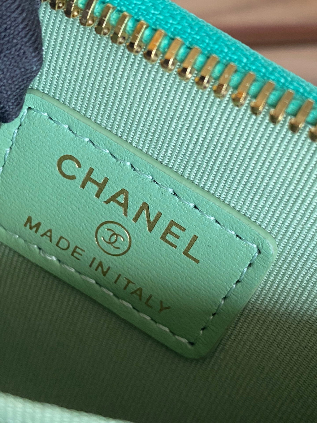 CC ZIPPED WALLET 11CM GREEN CAVIAR GOLD HARDWARE