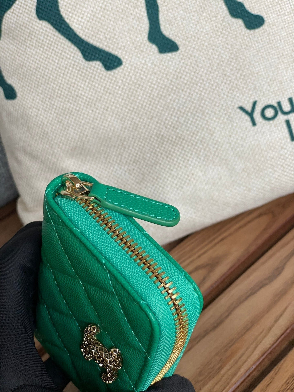 CC ZIPPED WALLET 11CM GREEN CAVIAR GOLD HARDWARE