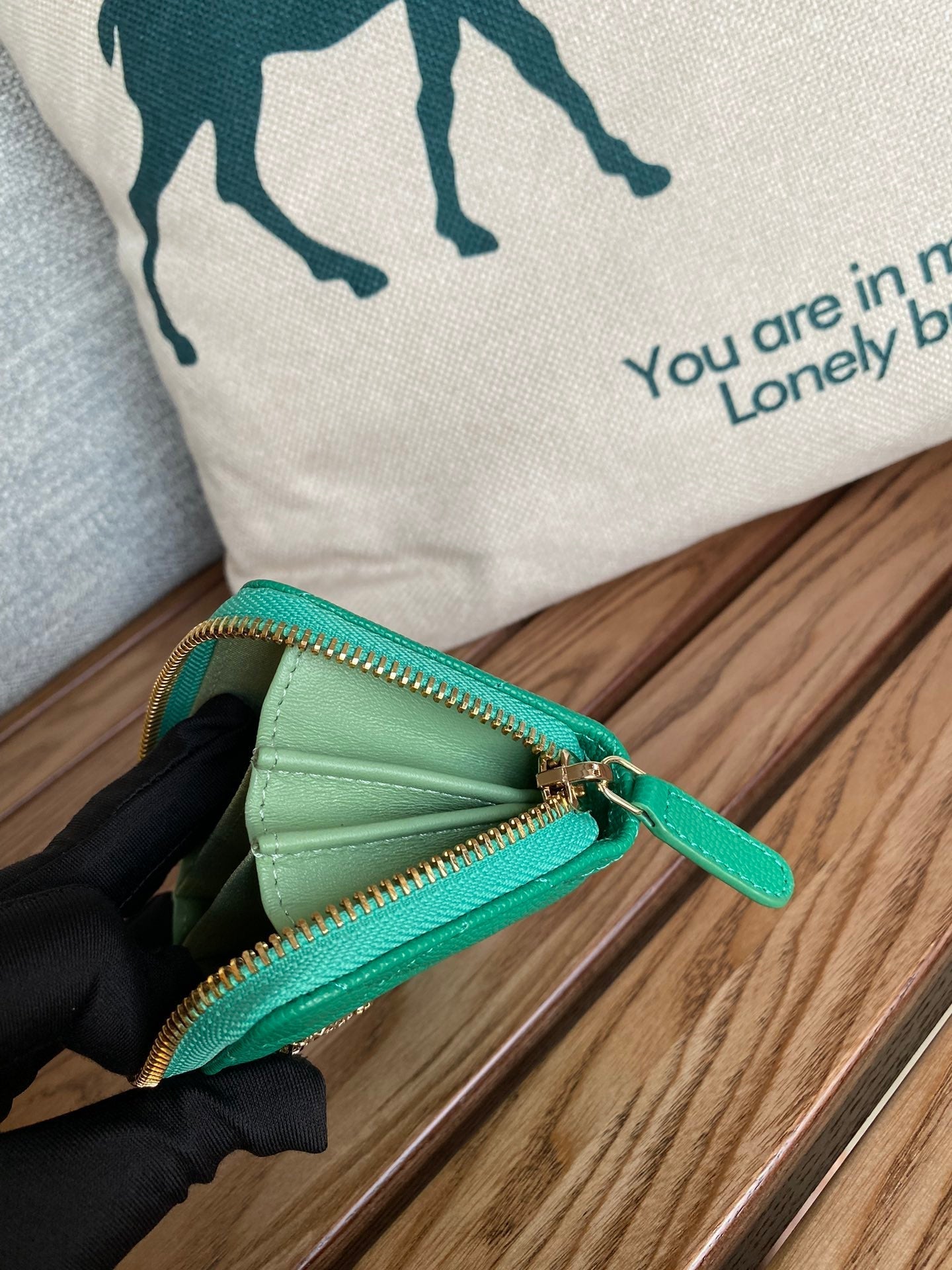 CC ZIPPED WALLET 11CM GREEN CAVIAR GOLD HARDWARE