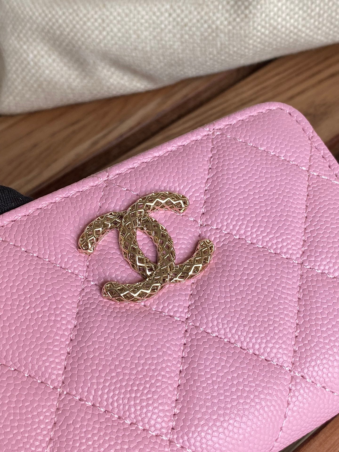 CC ZIPPED WALLET 11CM PINK CAVIAR GOLD HARDWARE
