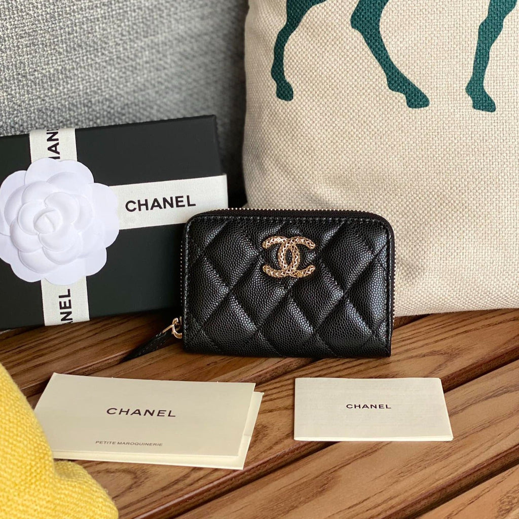 CC ZIPPED WALLET 11CM BLACK CAVIAR GOLD HARDWARE