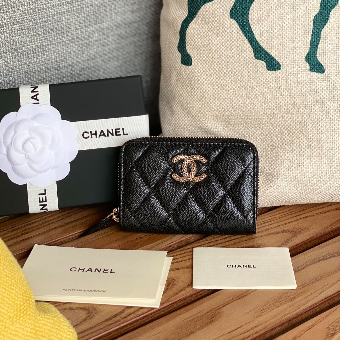 CC ZIPPED WALLET 11CM BLACK CAVIAR GOLD HARDWARE