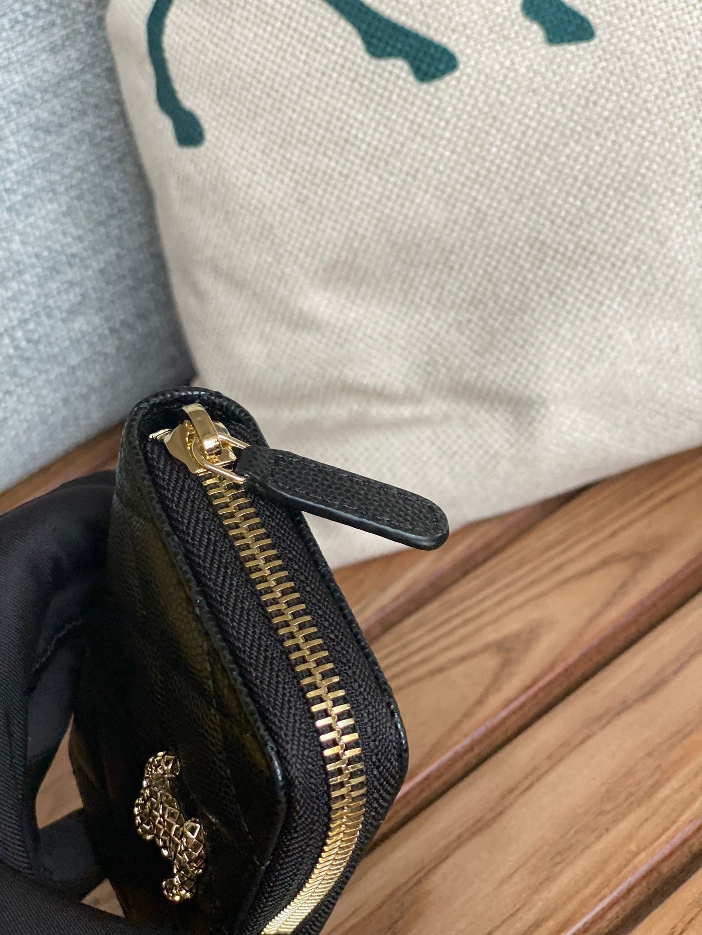 CC ZIPPED WALLET 11CM BLACK CAVIAR GOLD HARDWARE