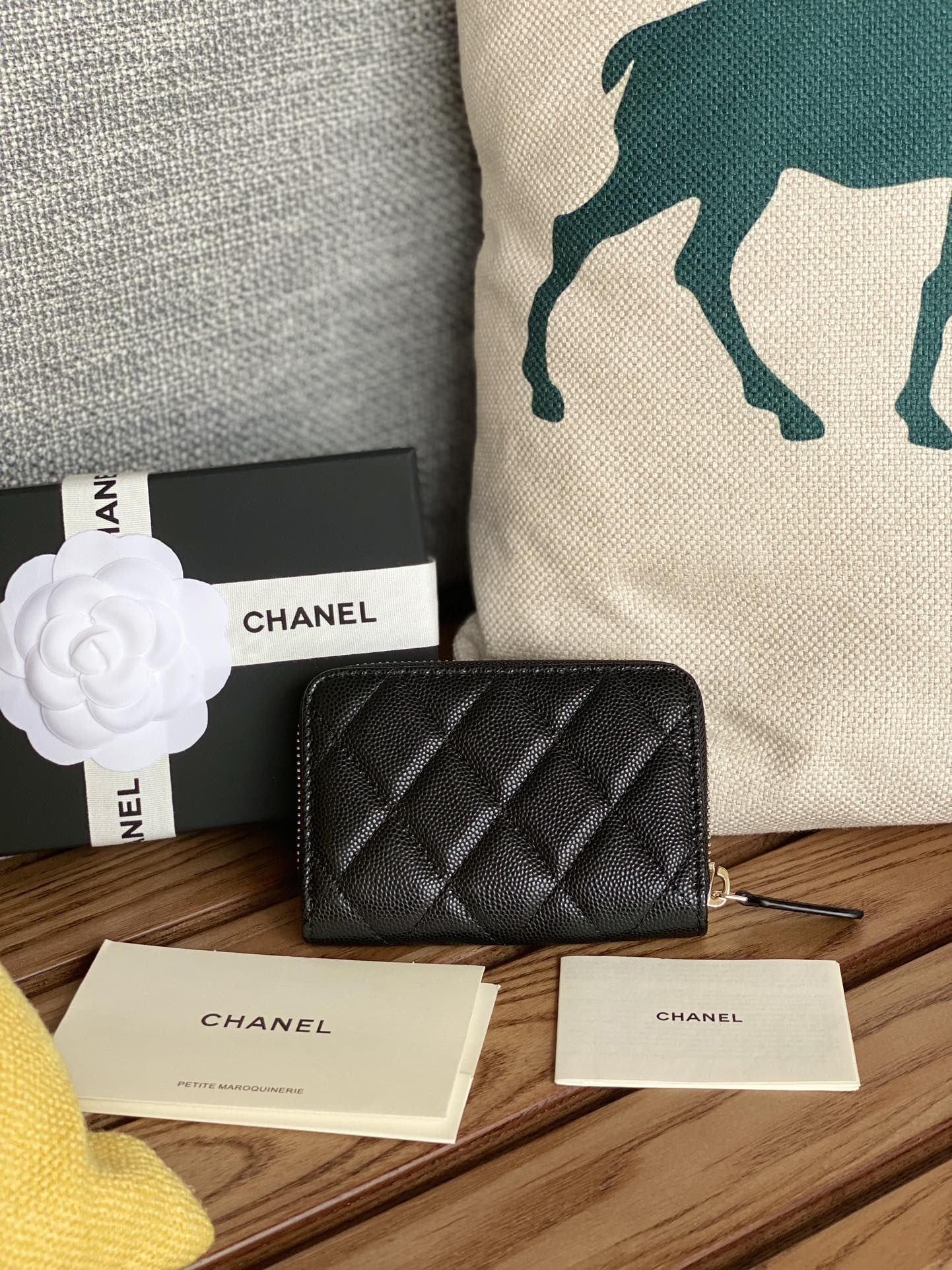 CC ZIPPED WALLET 11CM BLACK CAVIAR GOLD HARDWARE