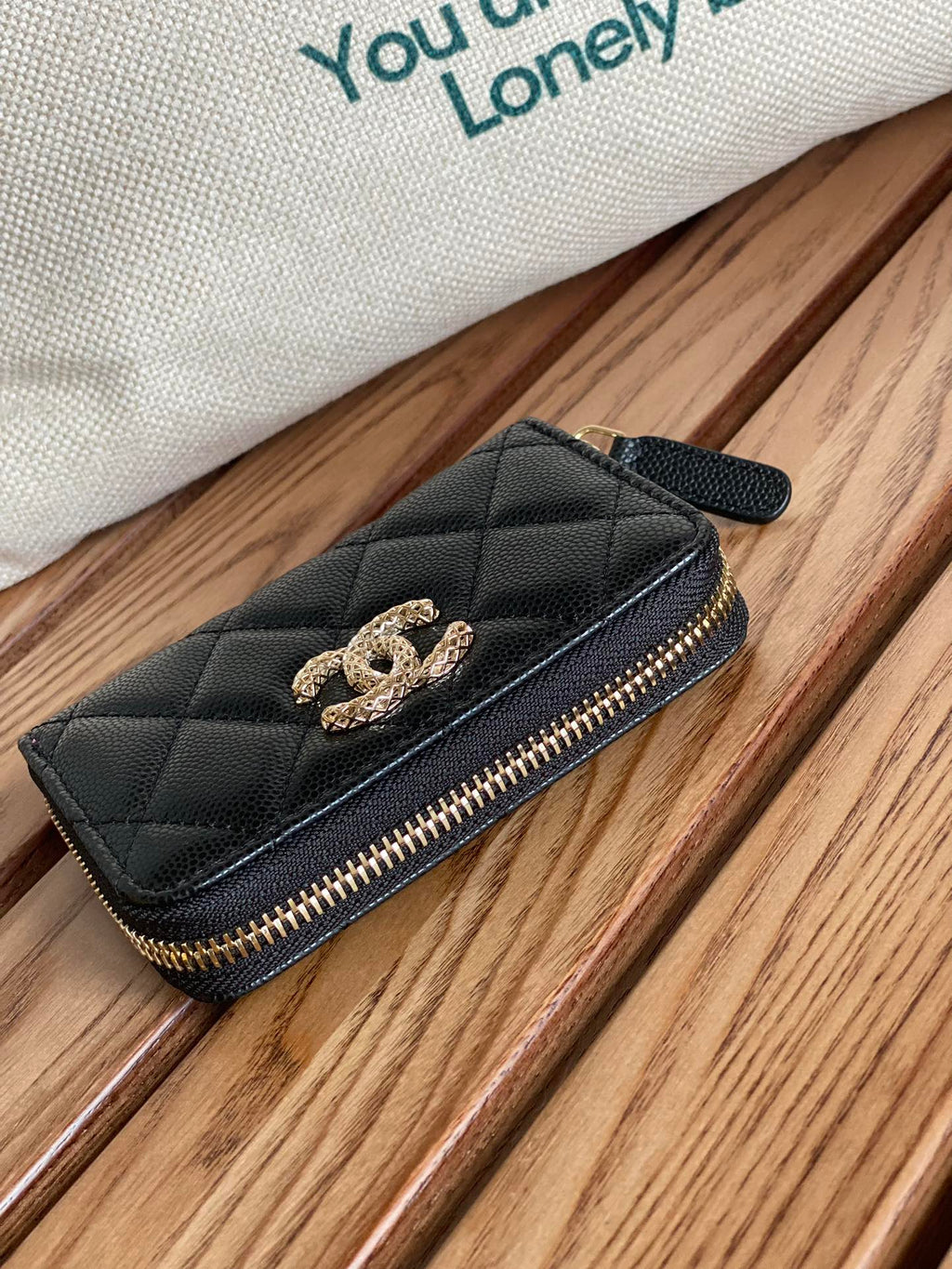 CC ZIPPED WALLET 11CM BLACK CAVIAR GOLD HARDWARE
