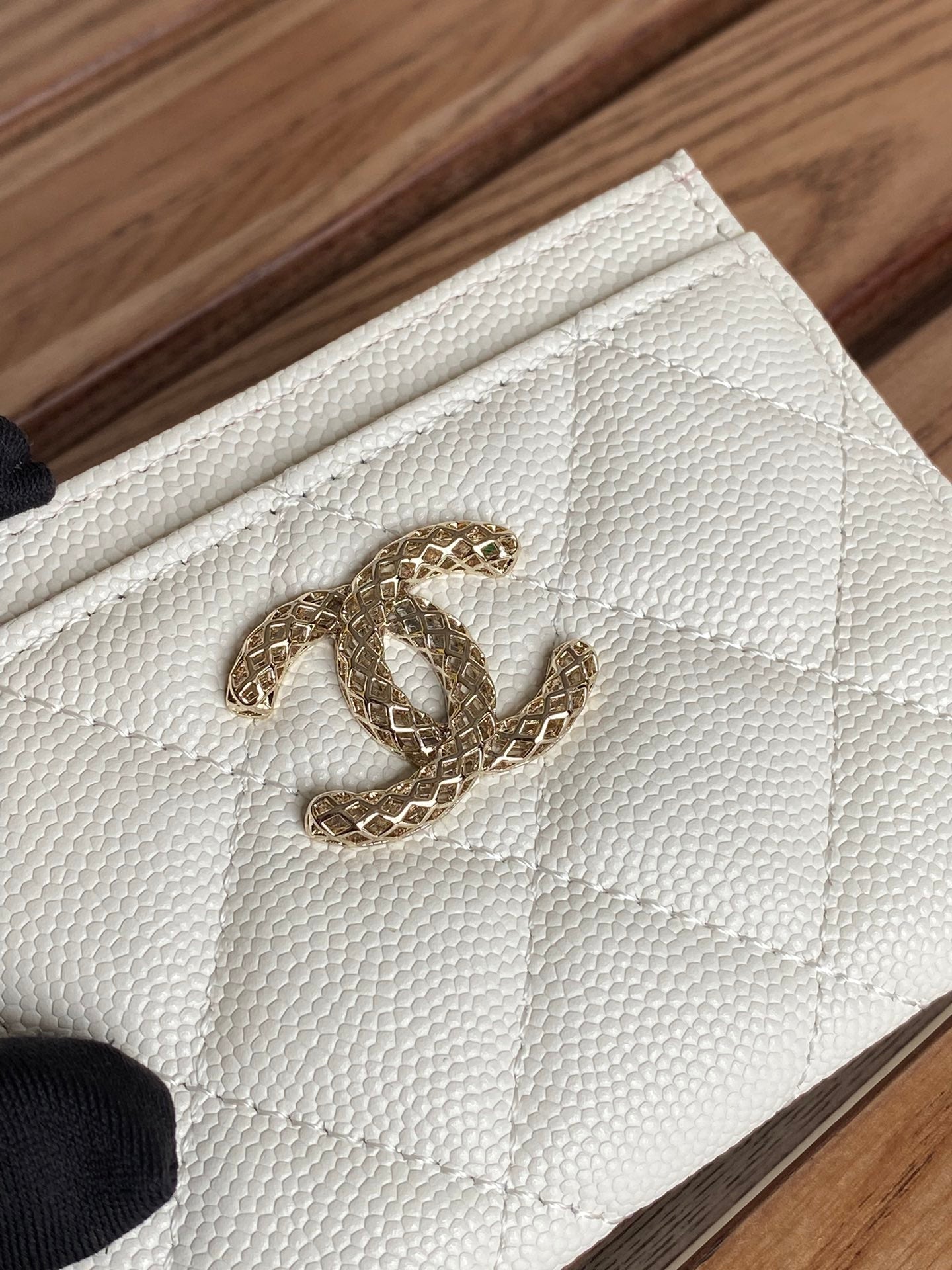 PORTE-CARTES CC 10CM CAVIAR BLANC