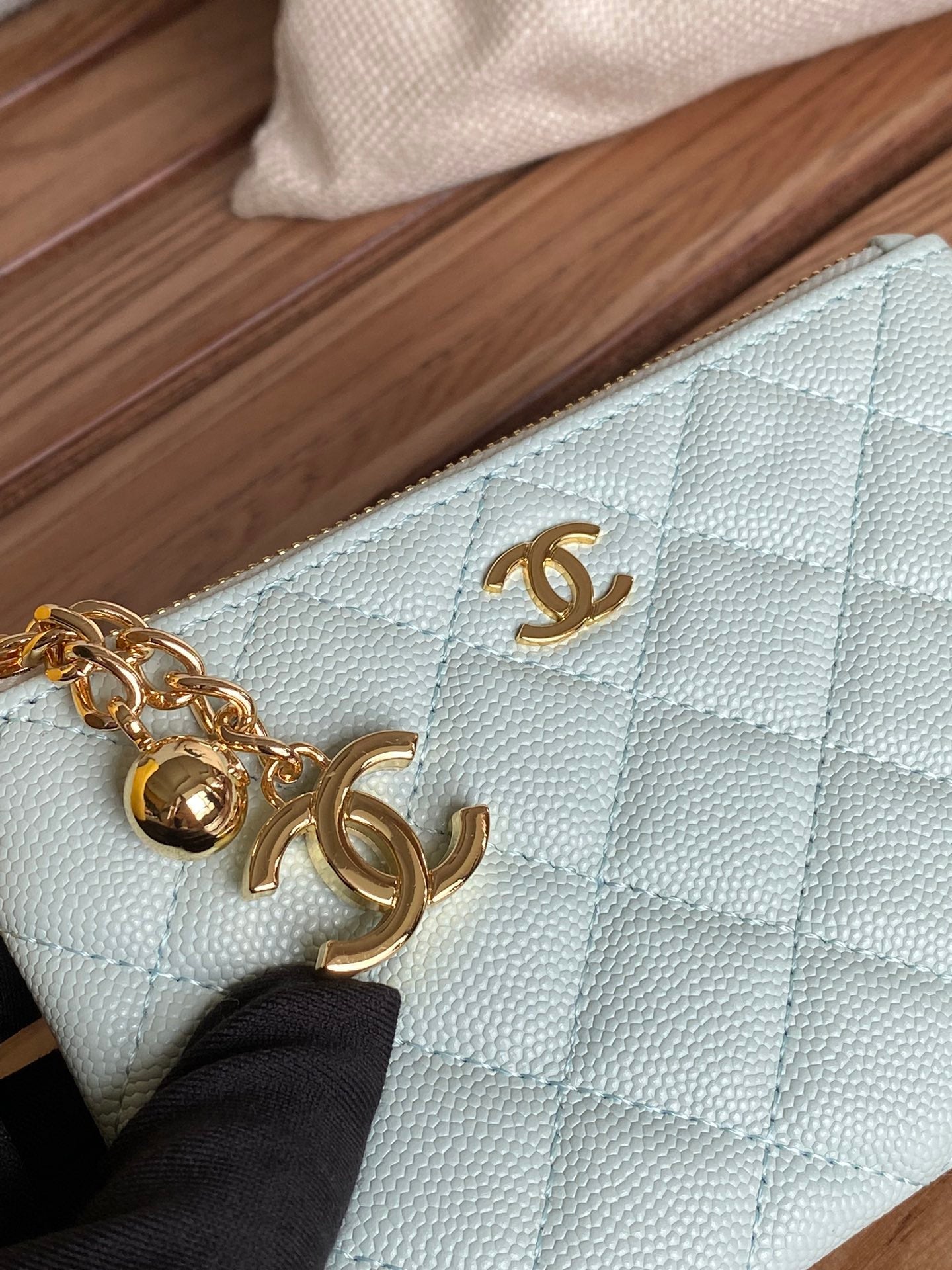 CC ZIPPED WALLET 14CM LIGHT CLOUD BLUE CAVIAR GOLD HARDWARE
