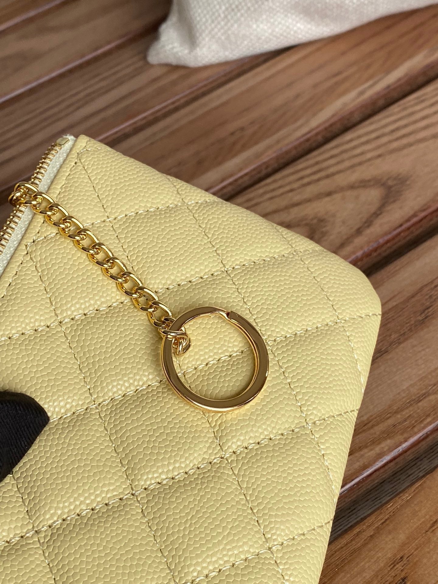 CC ZIPPED WALLET 14CM YELLOW CAVIAR GOLD HARDWARE