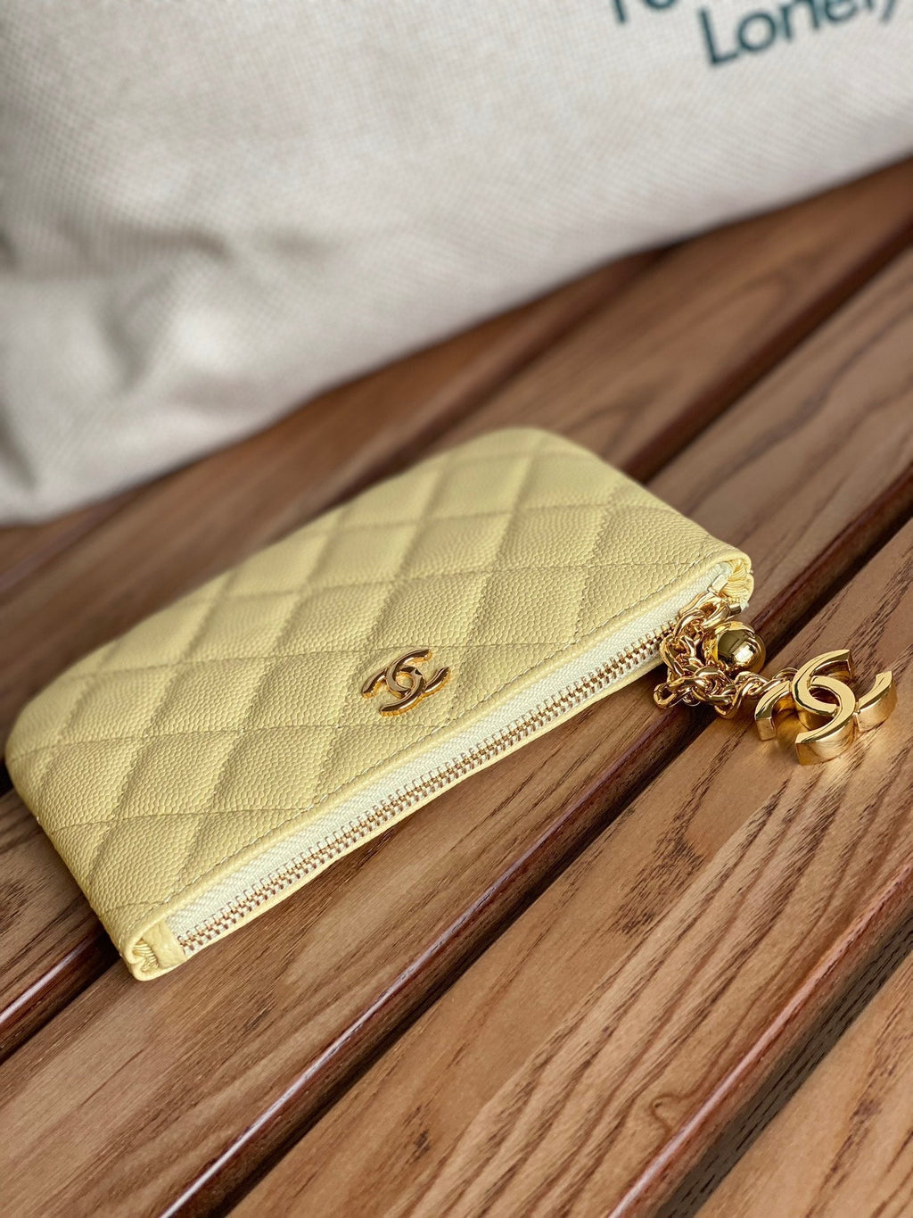 CC ZIPPED WALLET 14CM YELLOW CAVIAR GOLD HARDWARE