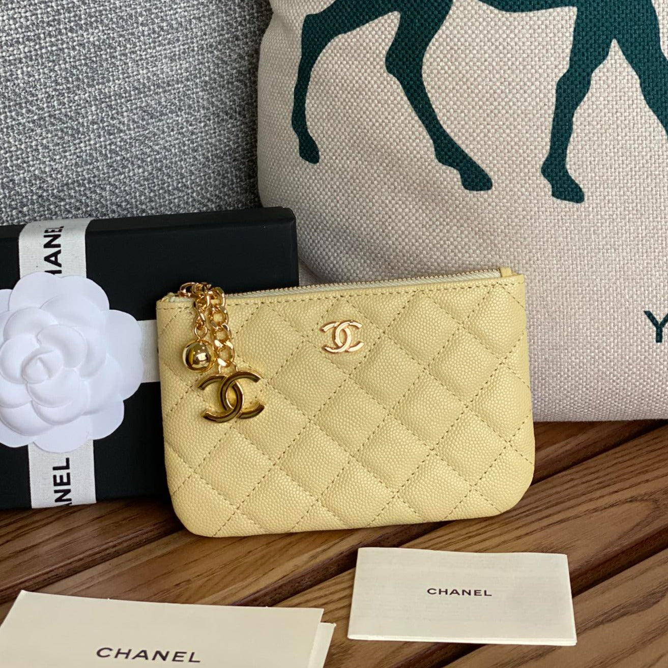 CC ZIPPED WALLET 14CM YELLOW CAVIAR GOLD HARDWARE