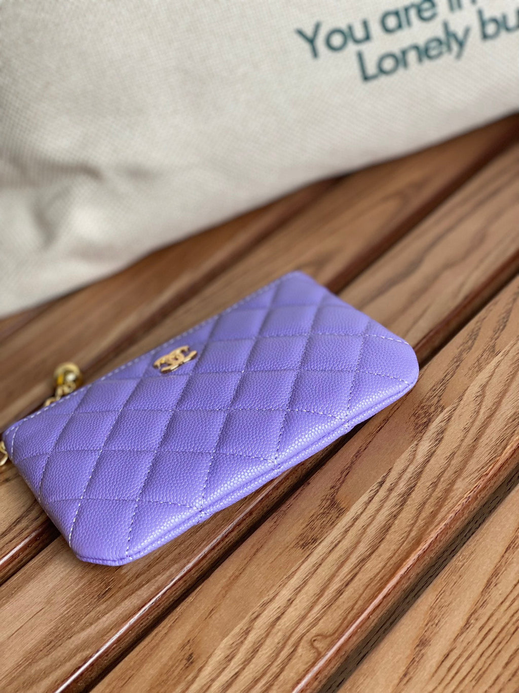 PORTEFEUILLE ZIPPÉ CC 14 CM VIOLET CAVIAR QUINCAILLERIE OR