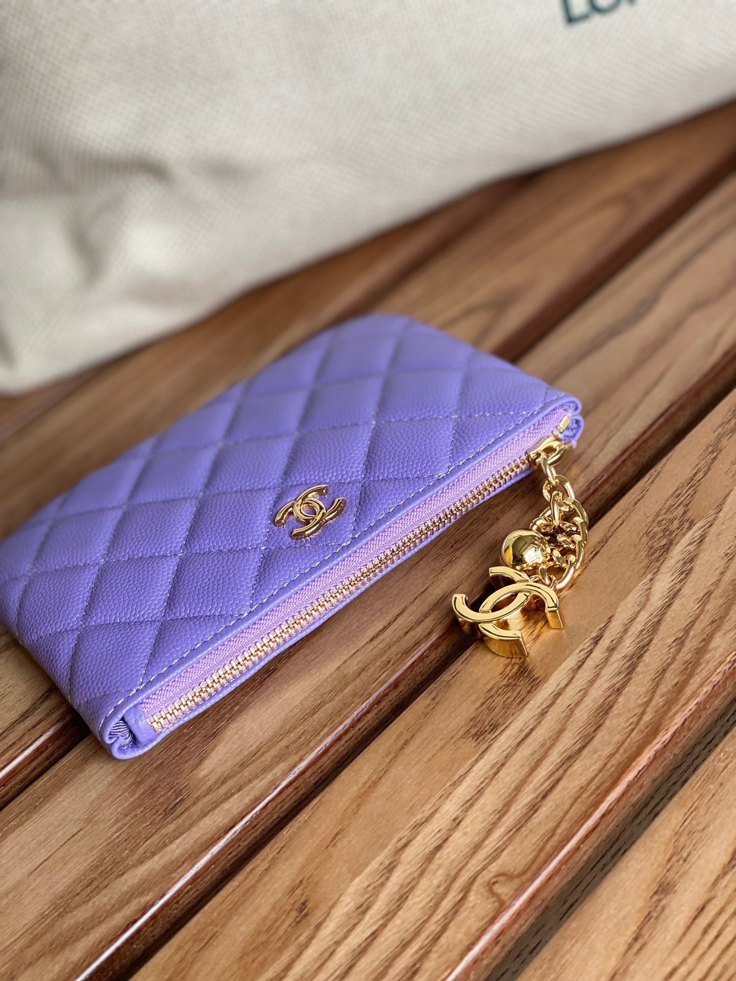 CC ZIPPED WALLET 14CM PURPLE CAVIAR GOLD HARDWARE