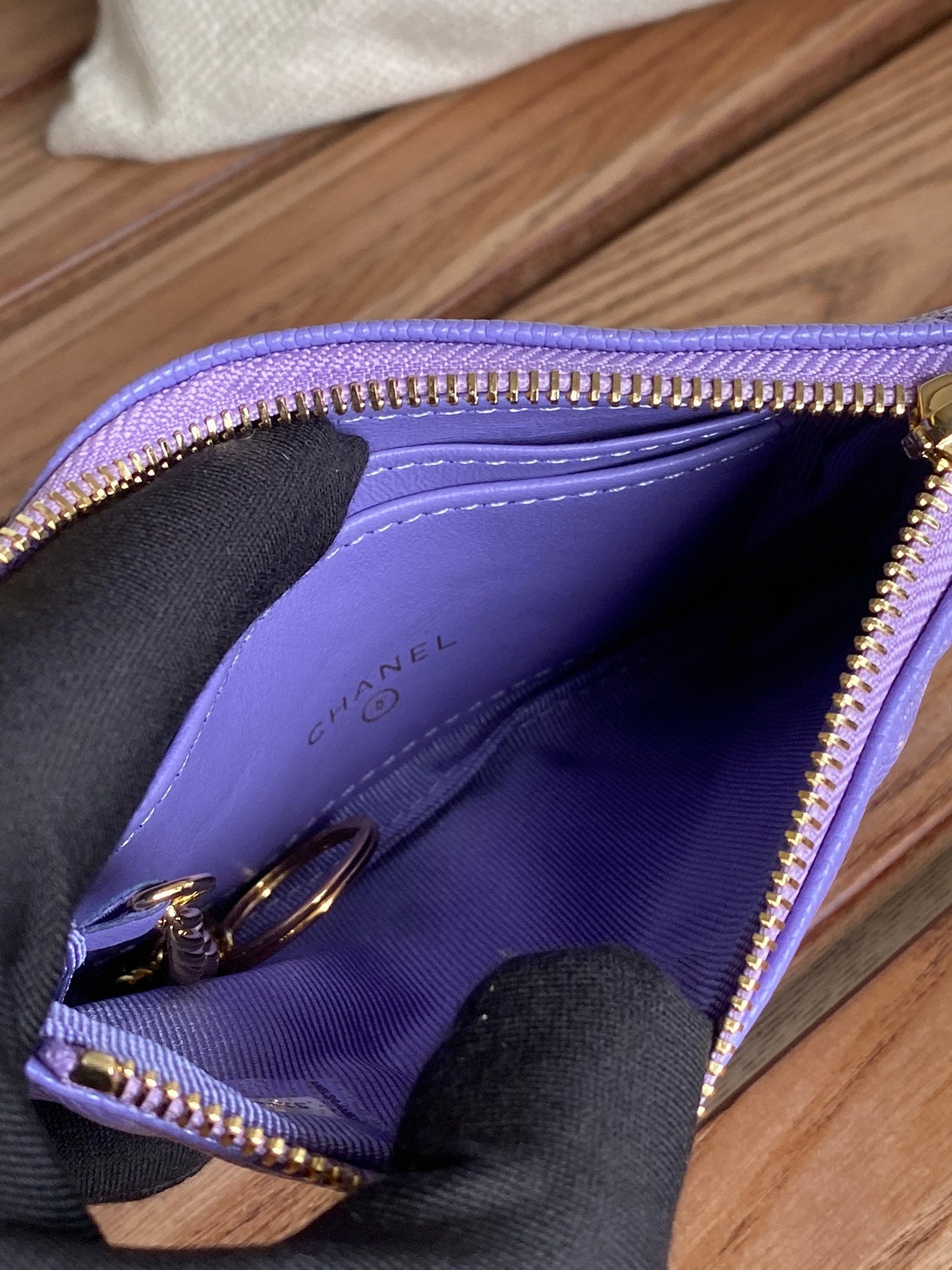 CC ZIPPED WALLET 14CM PURPLE CAVIAR GOLD HARDWARE