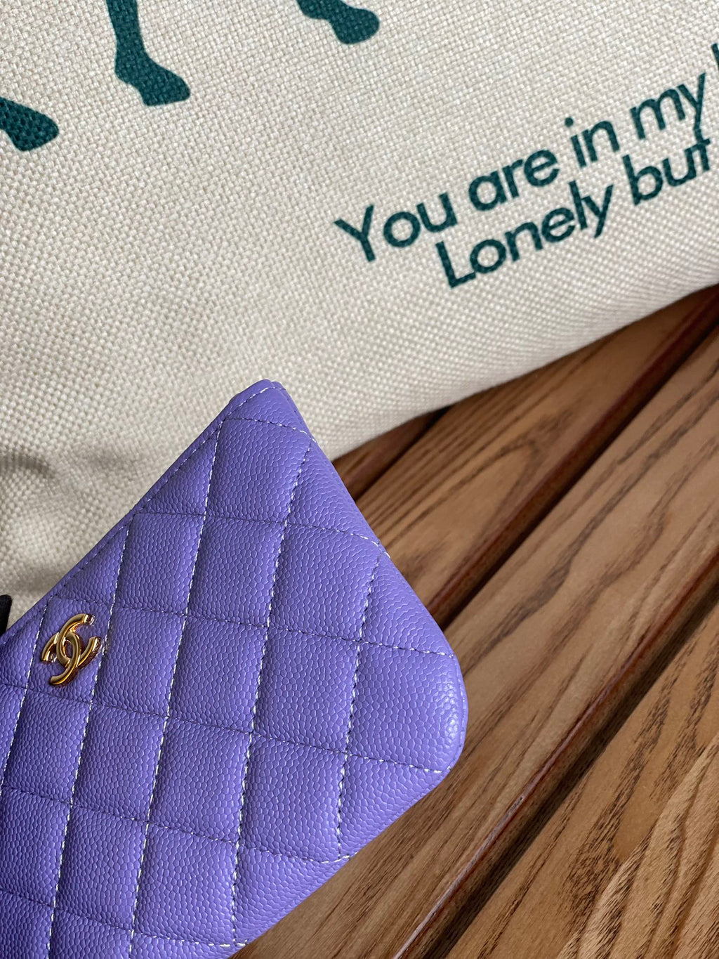 PORTEFEUILLE ZIPPÉ CC 14 CM VIOLET CAVIAR QUINCAILLERIE OR