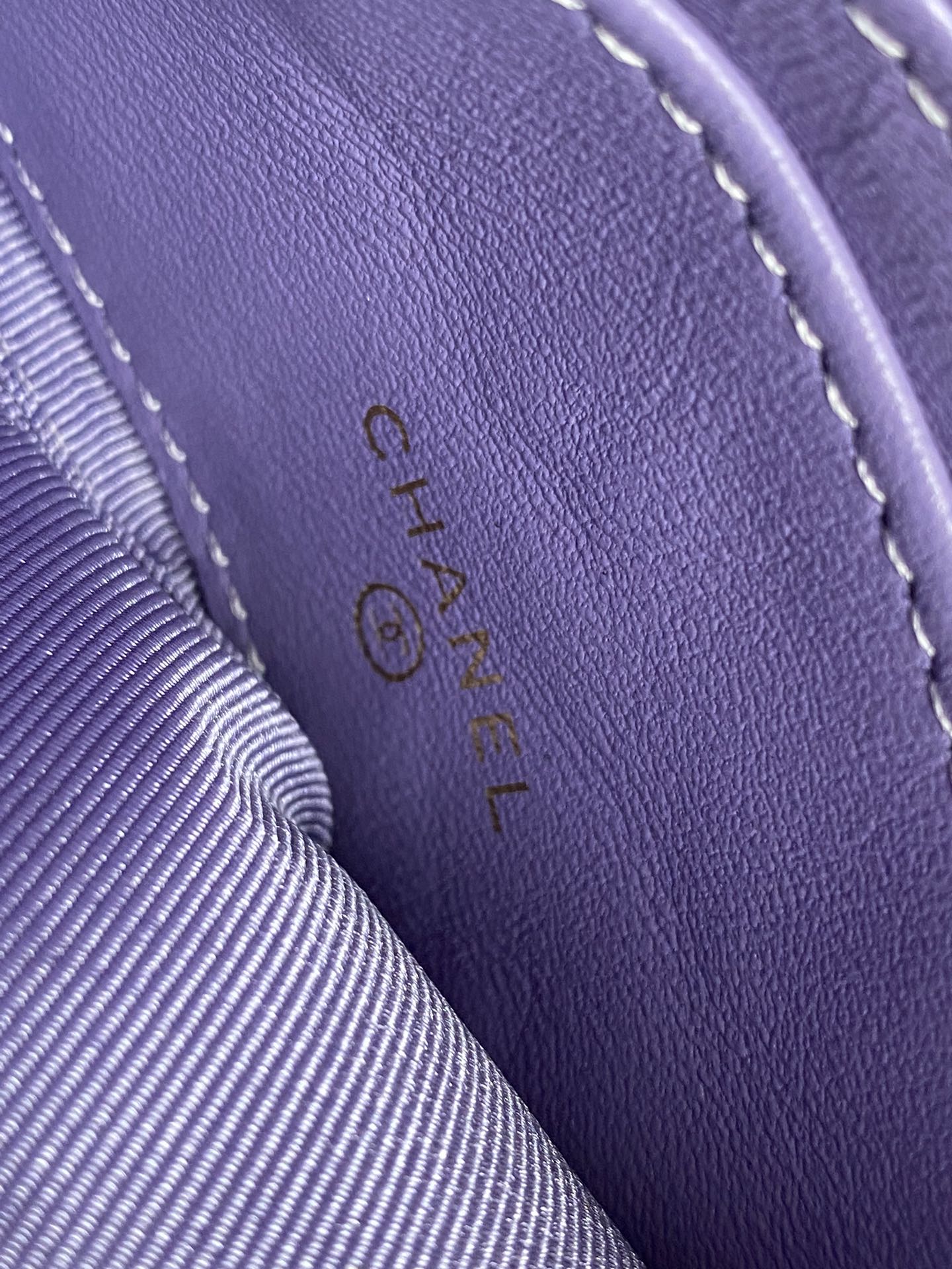 PORTEFEUILLE ZIPPÉ CC 14 CM VIOLET CAVIAR QUINCAILLERIE OR
