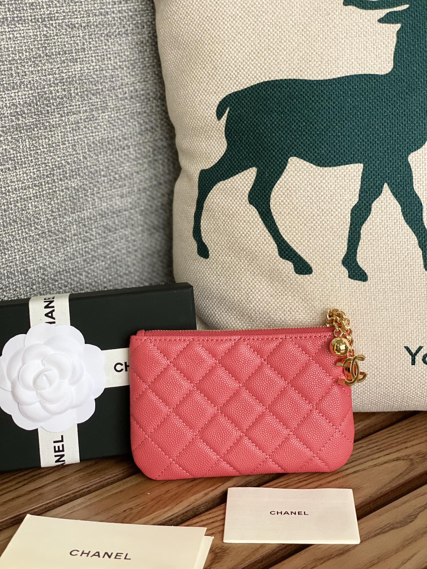 CC ZIPPED WALLET 14CM LIGHT RED CAVIAR GOLD HARDWARE