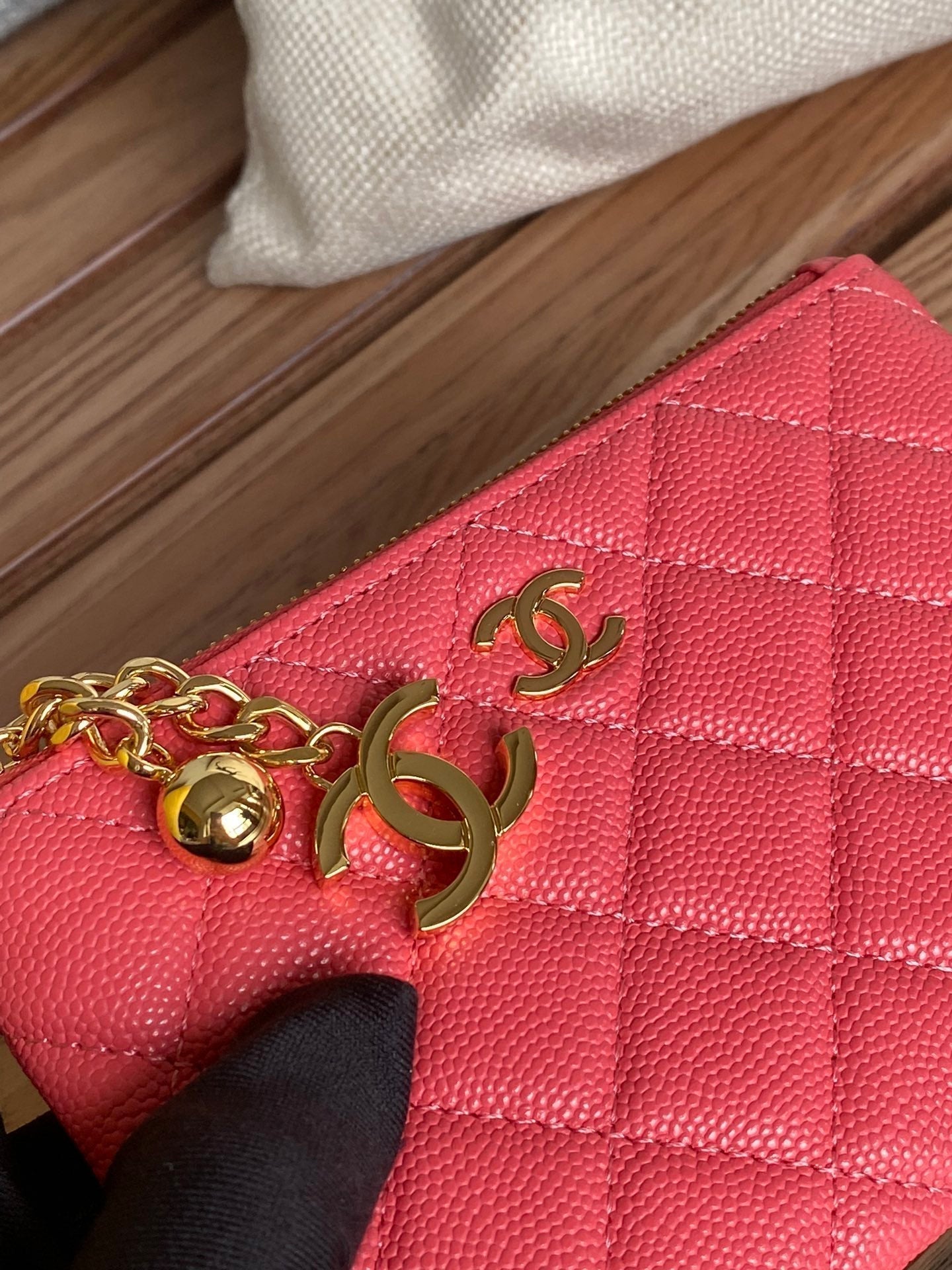 CC ZIPPED WALLET 14CM LIGHT RED CAVIAR GOLD HARDWARE