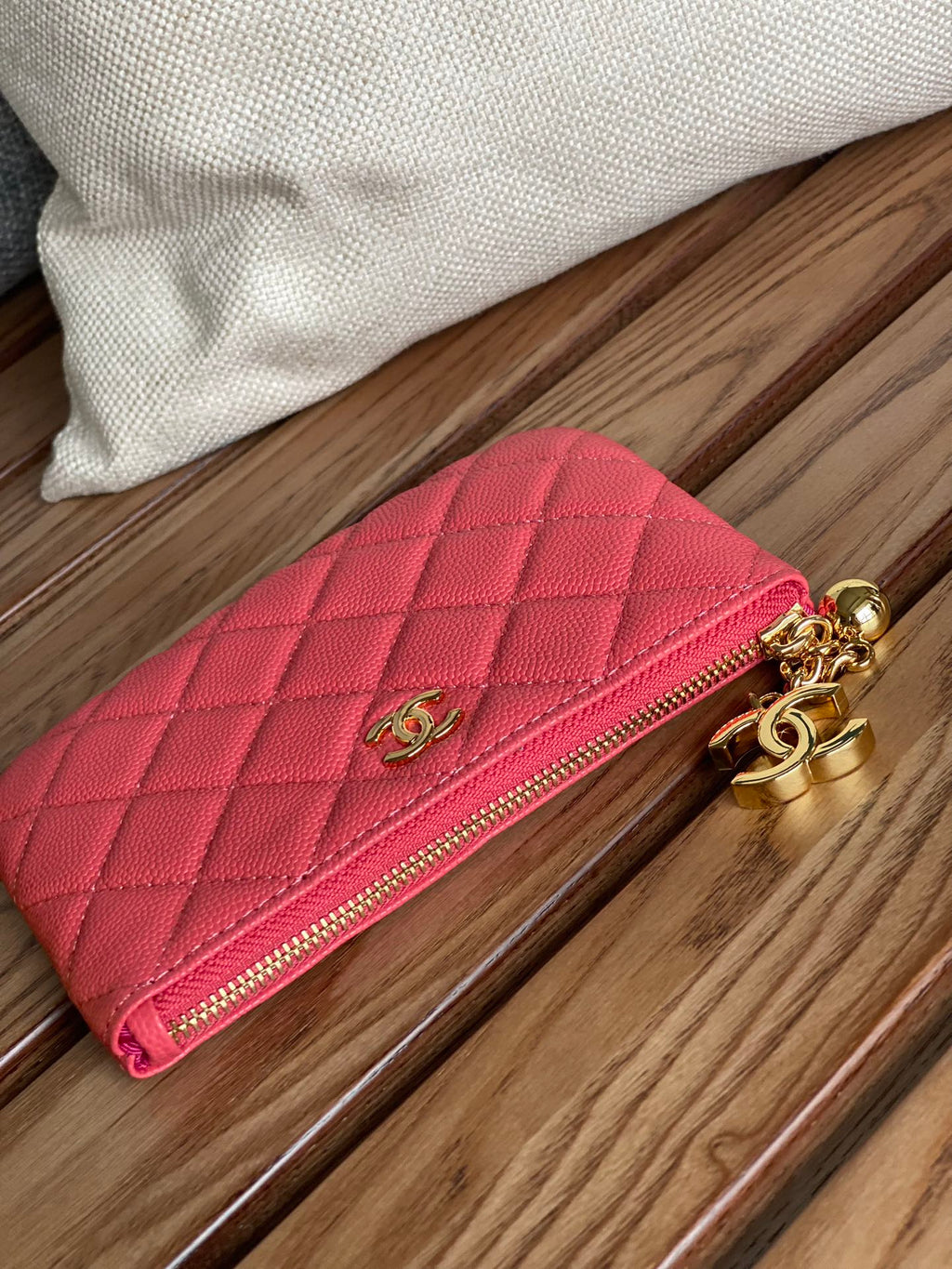 CC ZIPPED WALLET 14CM LIGHT RED CAVIAR GOLD HARDWARE