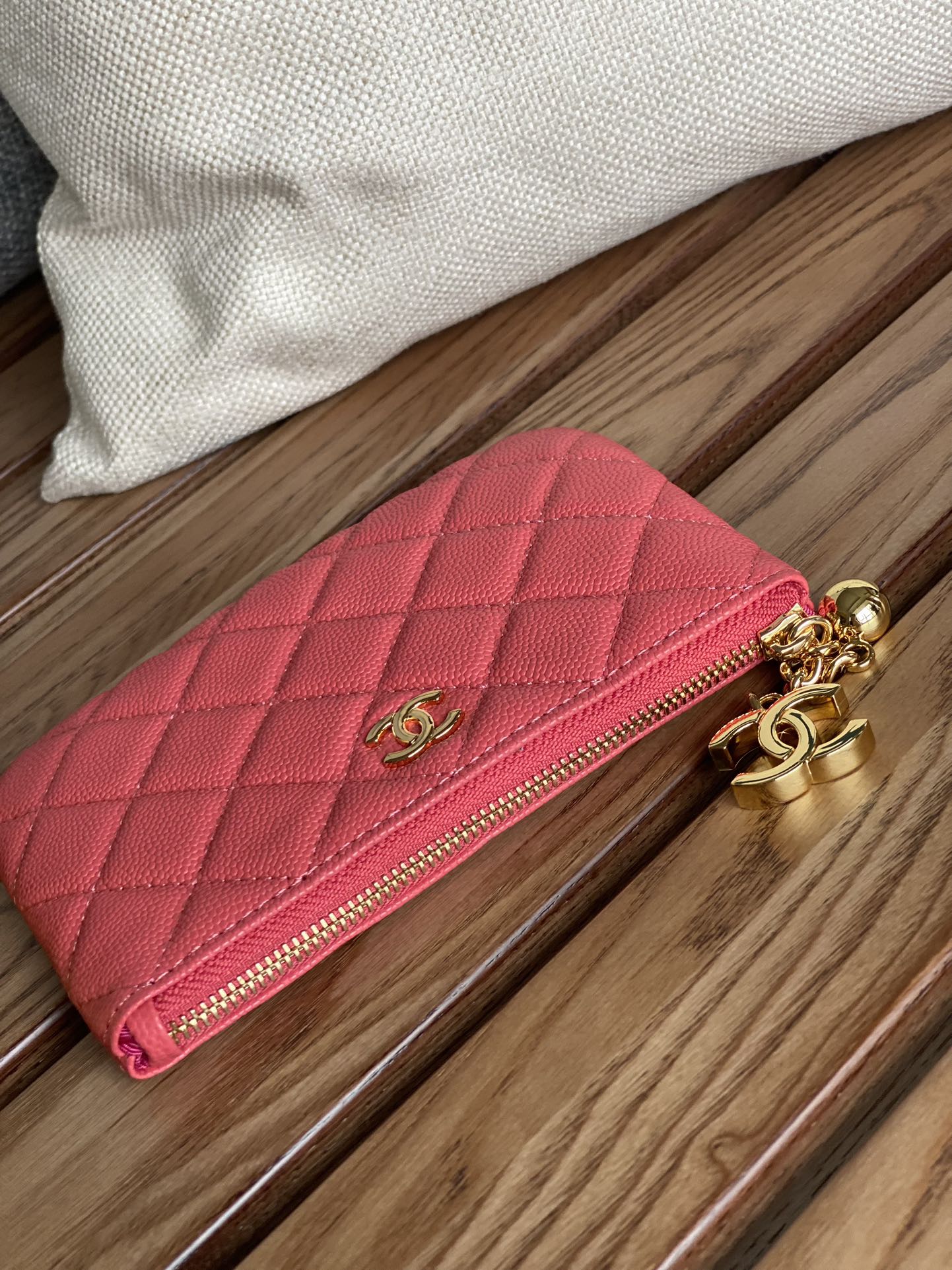 CC ZIPPED WALLET 14CM LIGHT RED CAVIAR GOLD HARDWARE