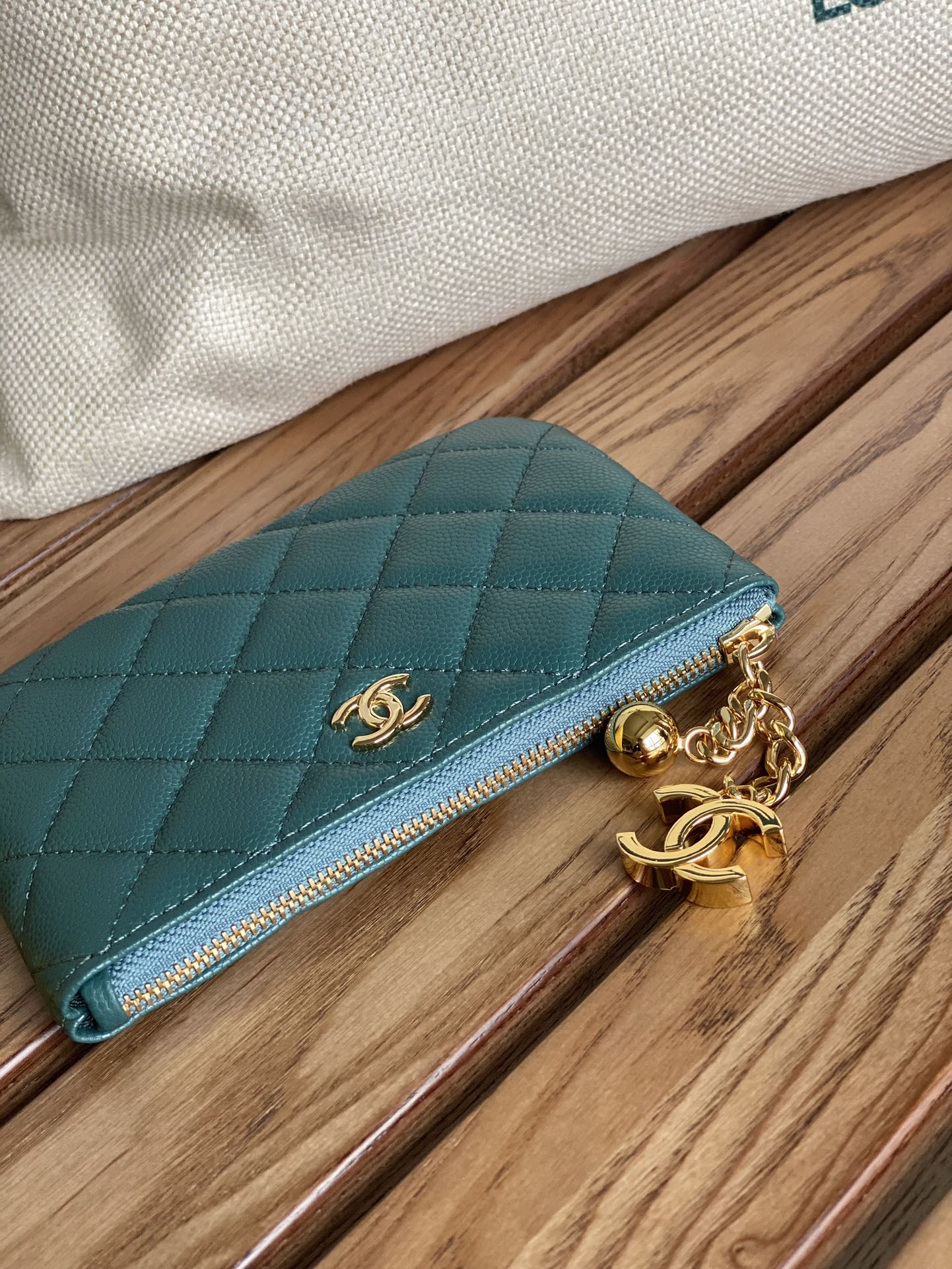 CC ZIPPED WALLET 14CM DARK GREEN CAVIAR GOLD HARDWARE