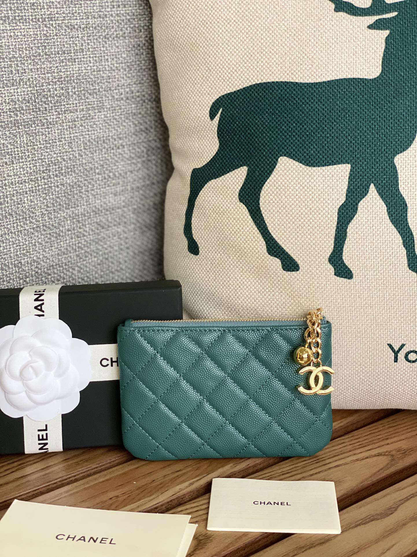CC ZIPPED WALLET 14CM DARK GREEN CAVIAR GOLD HARDWARE