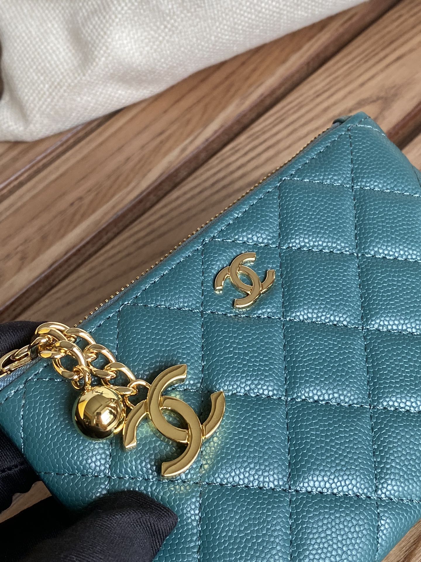 CC ZIPPED WALLET 14CM DARK GREEN CAVIAR GOLD HARDWARE