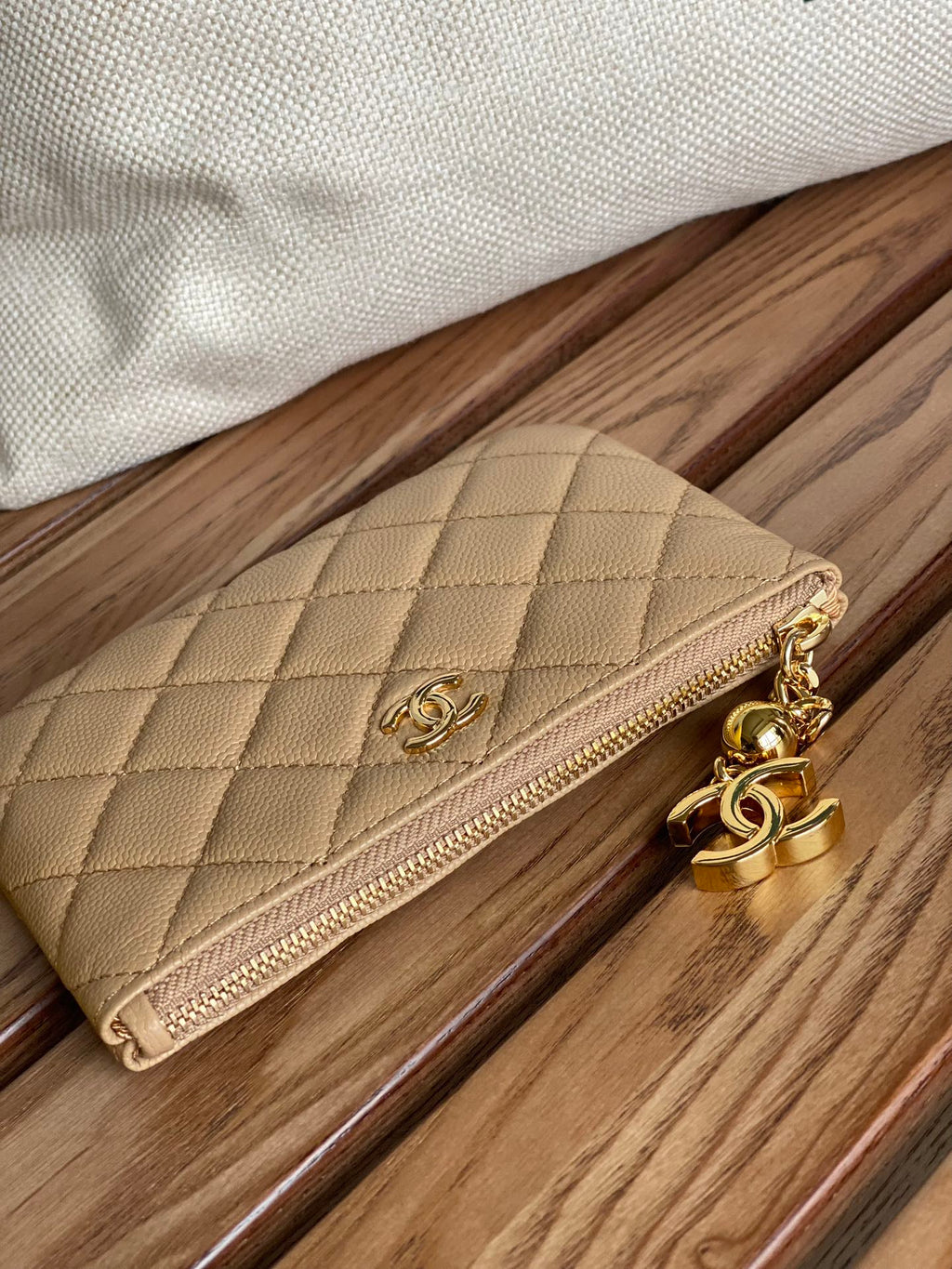 CC ZIPPED WALLET 14CM BEIGE CAVIAR GOLD HARDWARE