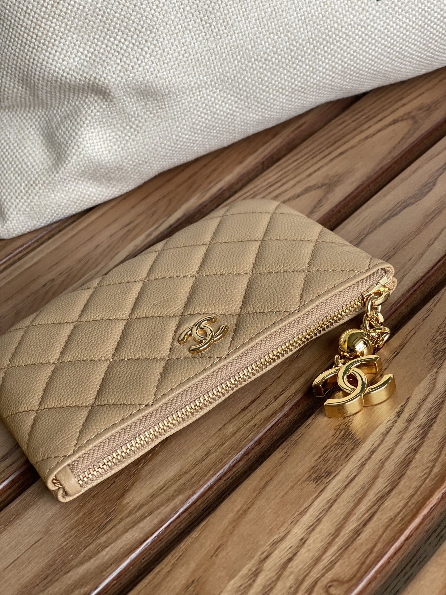 CC ZIPPED WALLET 14CM BEIGE CAVIAR GOLD HARDWARE