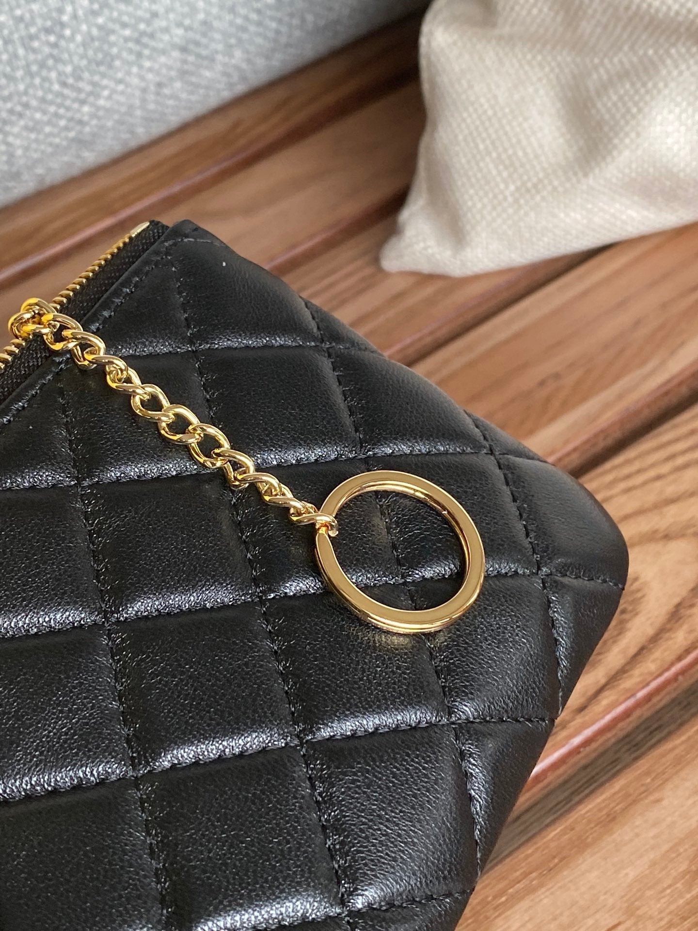 CC ZIPPED WALLET 14CM BLACK LAMBSKIN GOLD HARDWARE