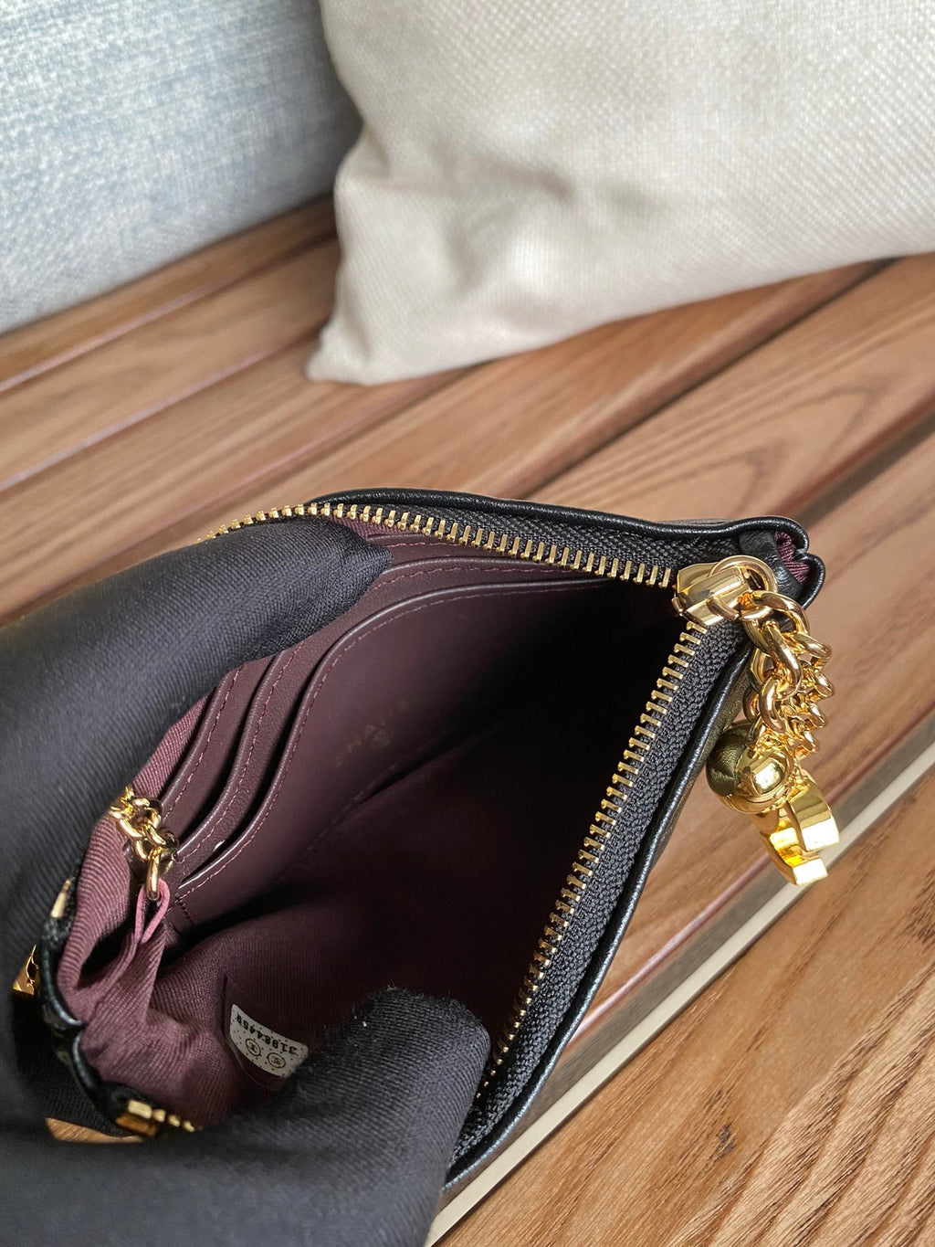 CC ZIPPED WALLET 14CM BLACK LAMBSKIN GOLD HARDWARE