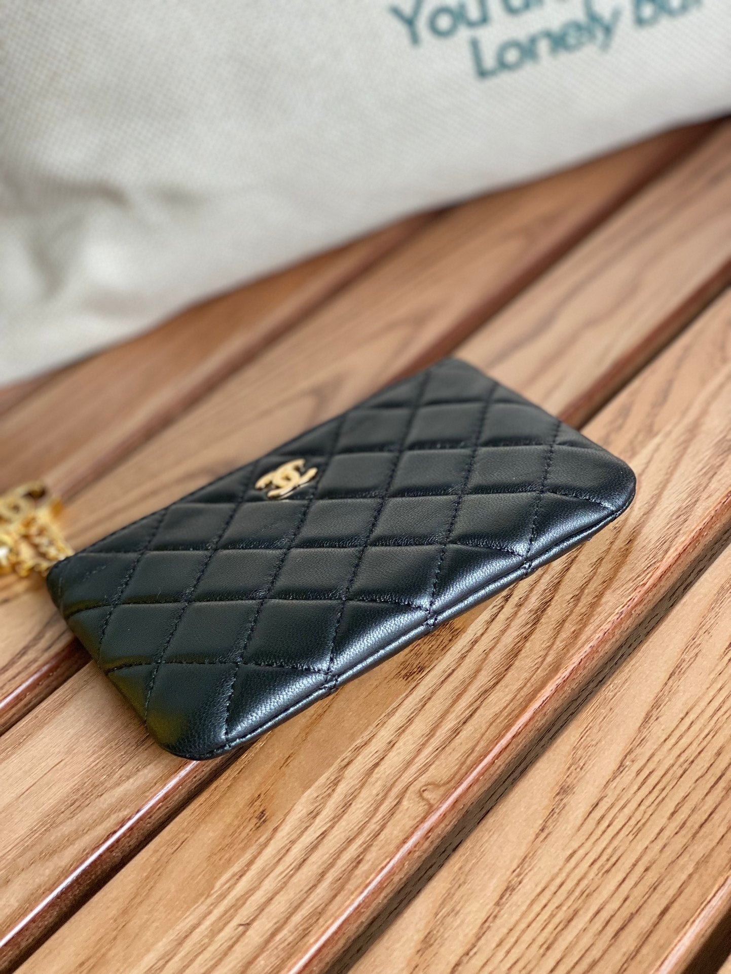 CC ZIPPED WALLET 14CM BLACK LAMBSKIN GOLD HARDWARE