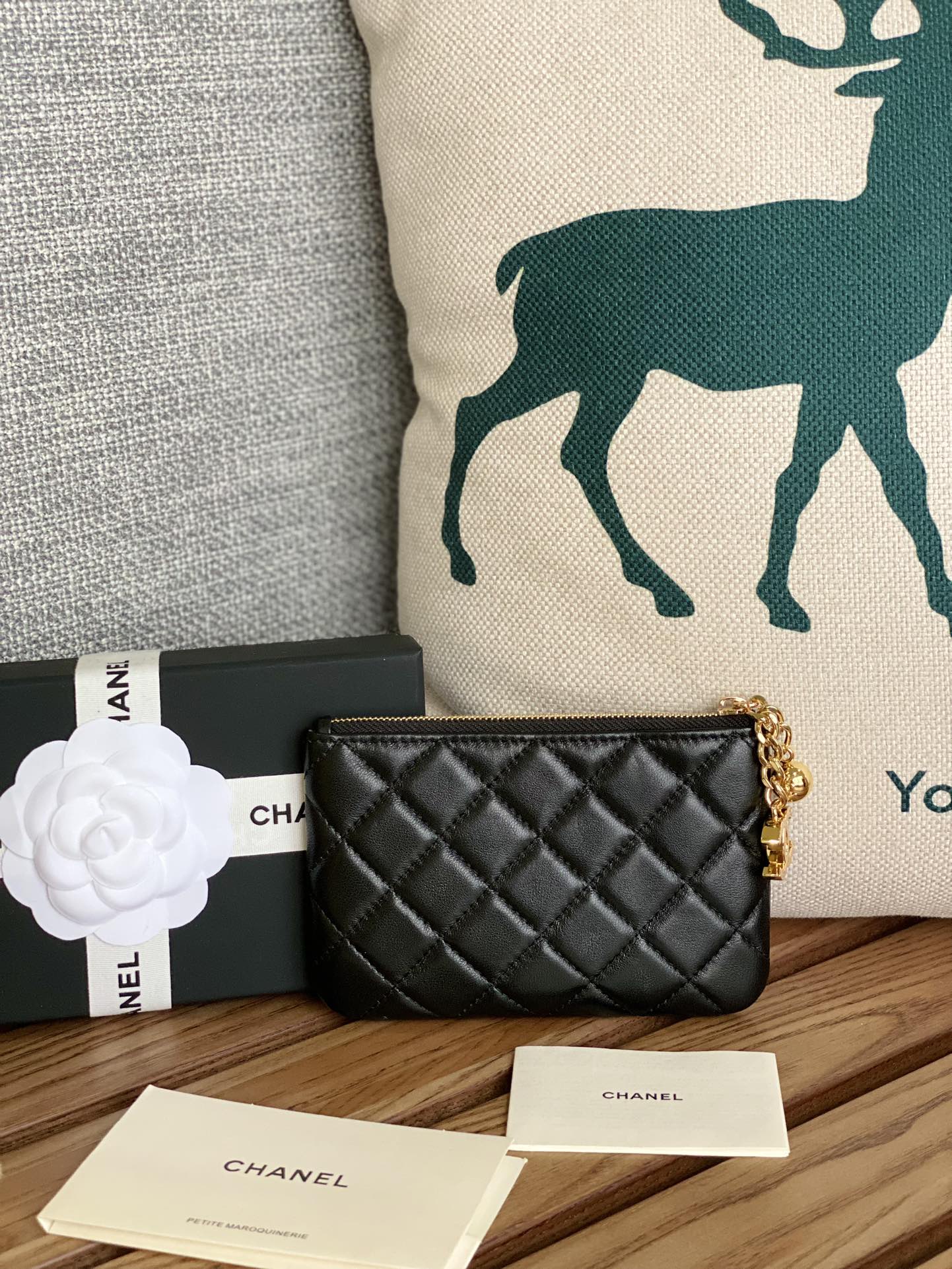 CC ZIPPED WALLET 14CM BLACK LAMBSKIN GOLD HARDWARE