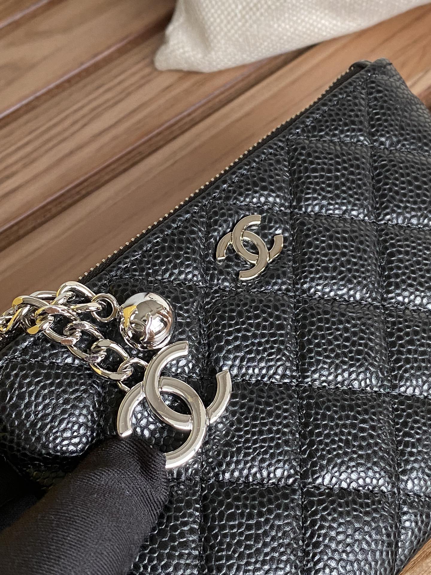 CC ZIPPED WALLET 14CM BLACK CAVIAR SILVER HARDWARE