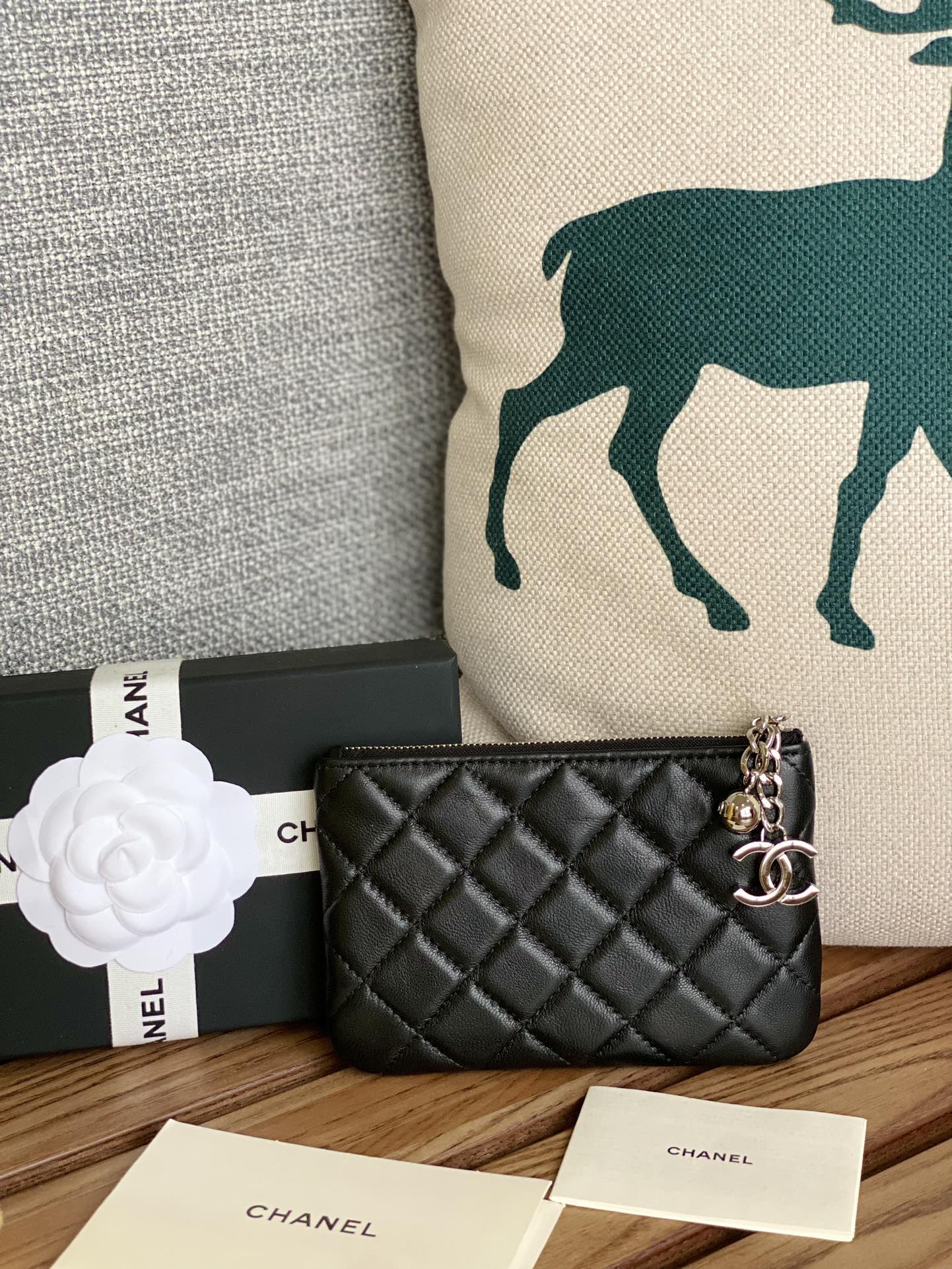 CC ZIPPED WALLET 14CM BLACK LAMBSKIN SILVER HARDWARE