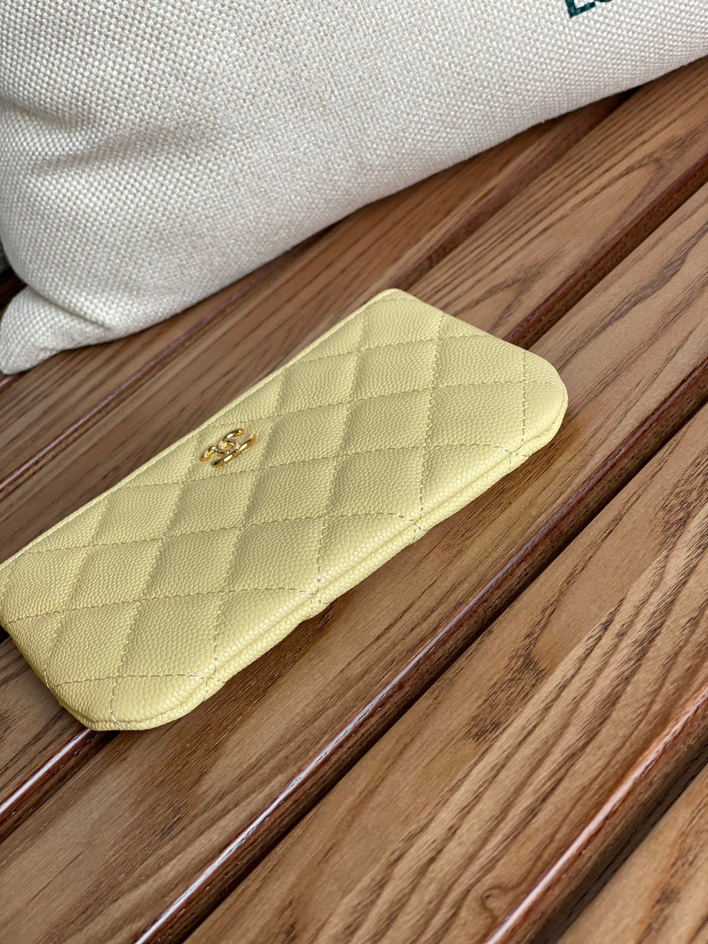 CC ZIPPED WALLET 15 YELLOW CAVIAR GOLD HARDWARE
