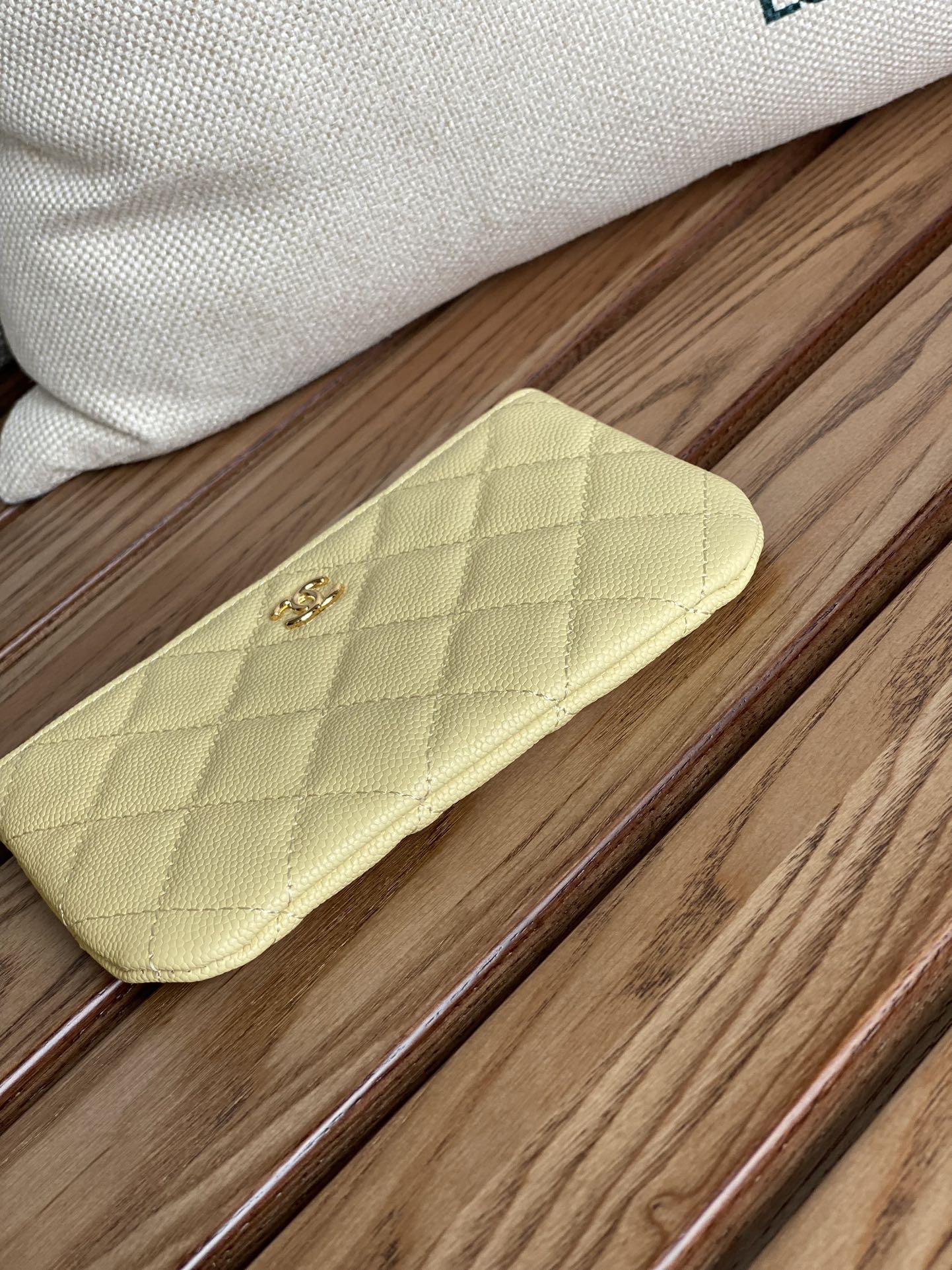CC ZIPPED WALLET 15 YELLOW CAVIAR GOLD HARDWARE
