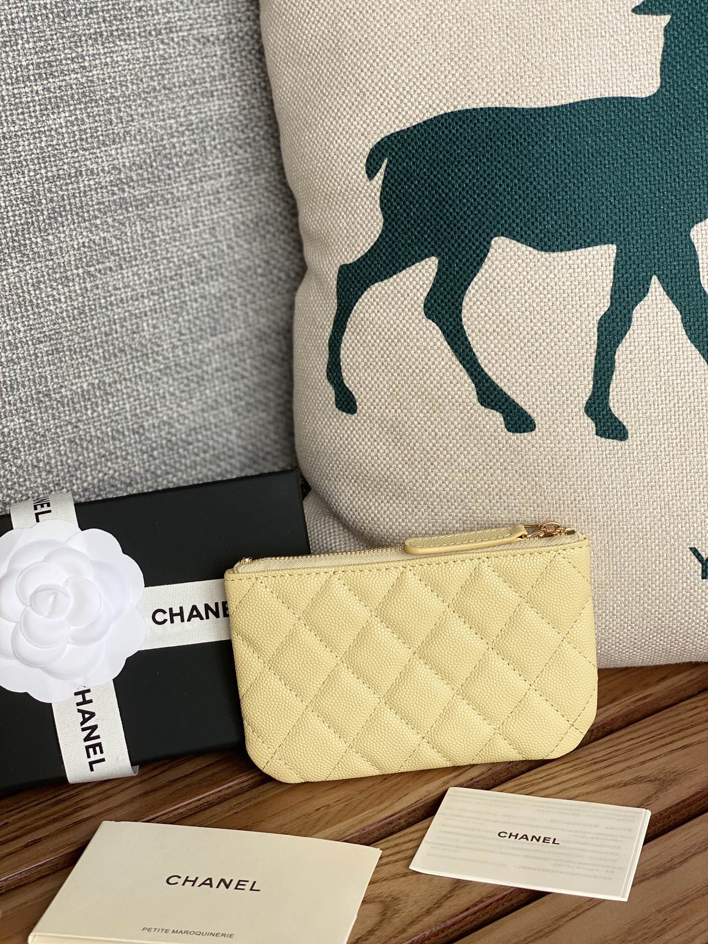 CC ZIPPED WALLET 15 YELLOW CAVIAR GOLD HARDWARE