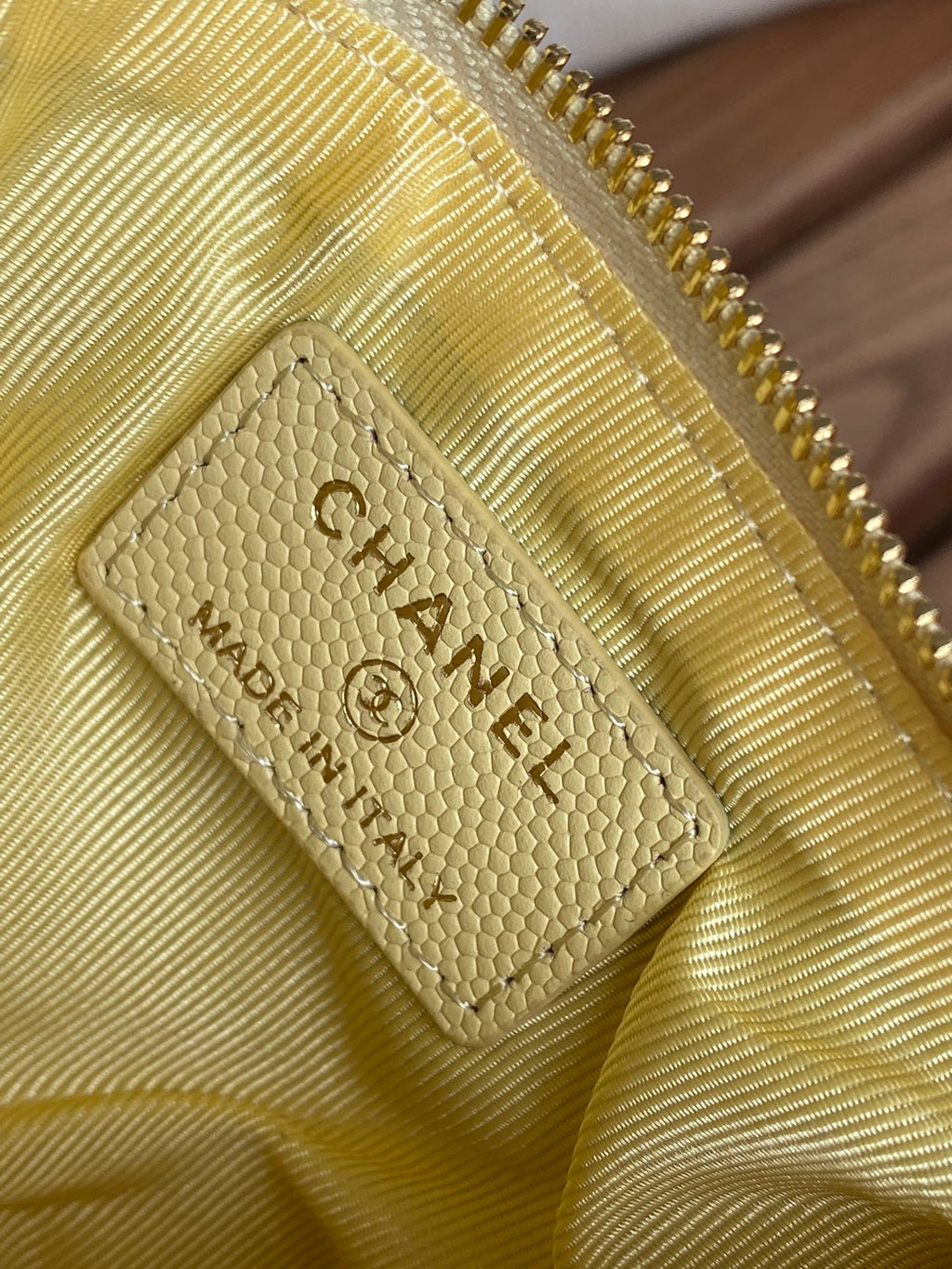 CC ZIPPED WALLET 15 YELLOW CAVIAR GOLD HARDWARE