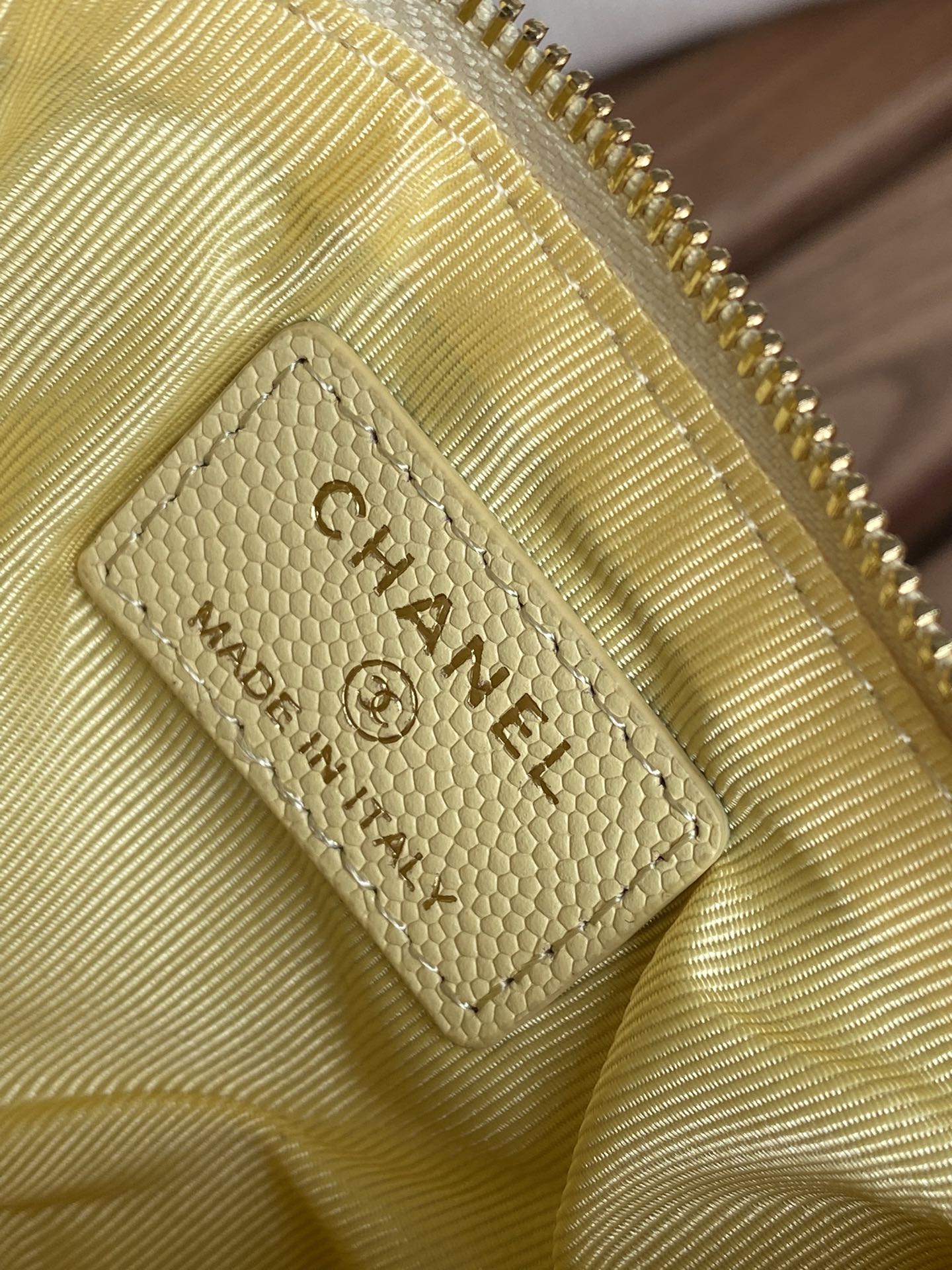CC ZIPPED WALLET 15 YELLOW CAVIAR GOLD HARDWARE
