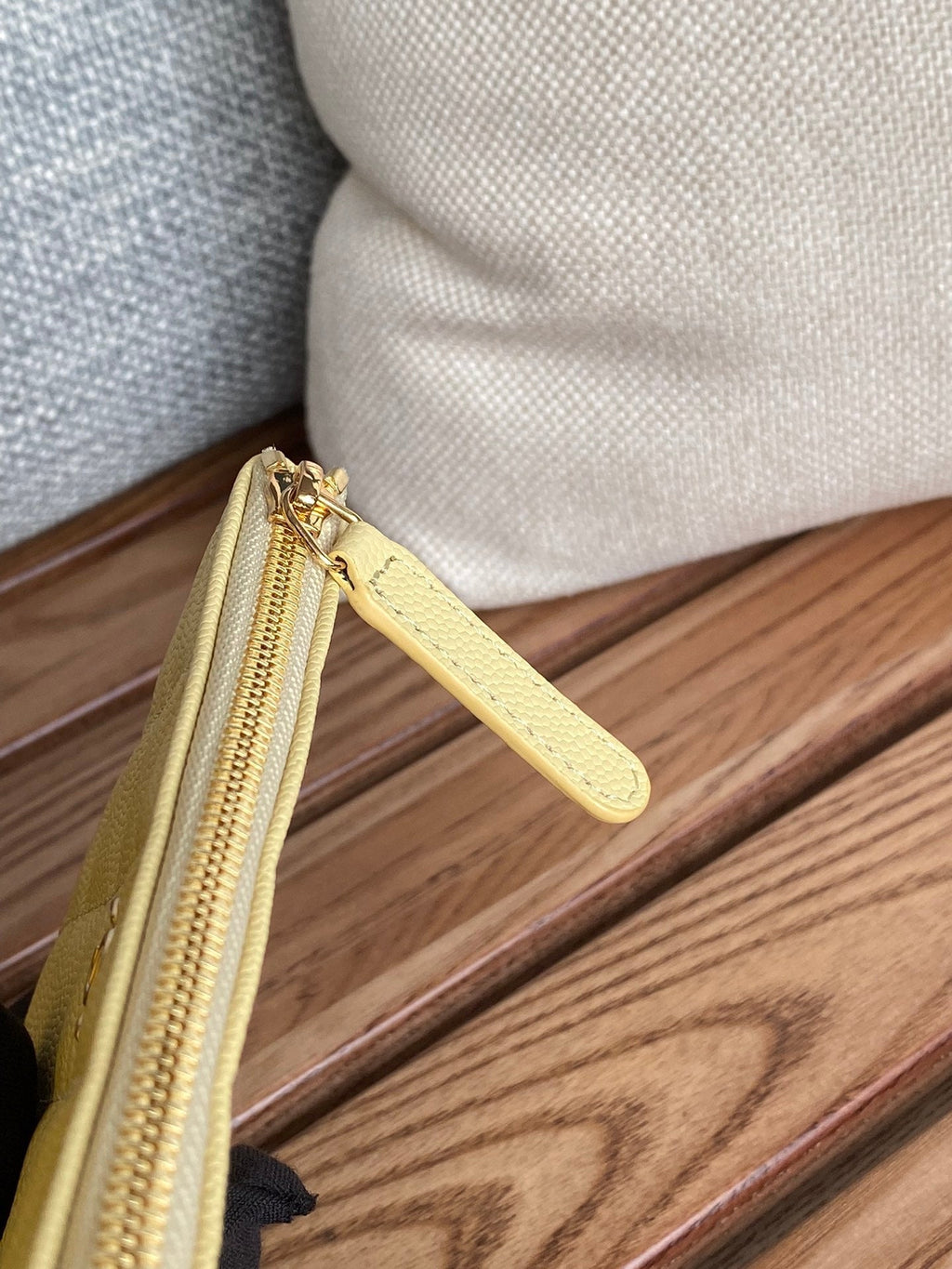 CC ZIPPED WALLET 15 YELLOW CAVIAR GOLD HARDWARE