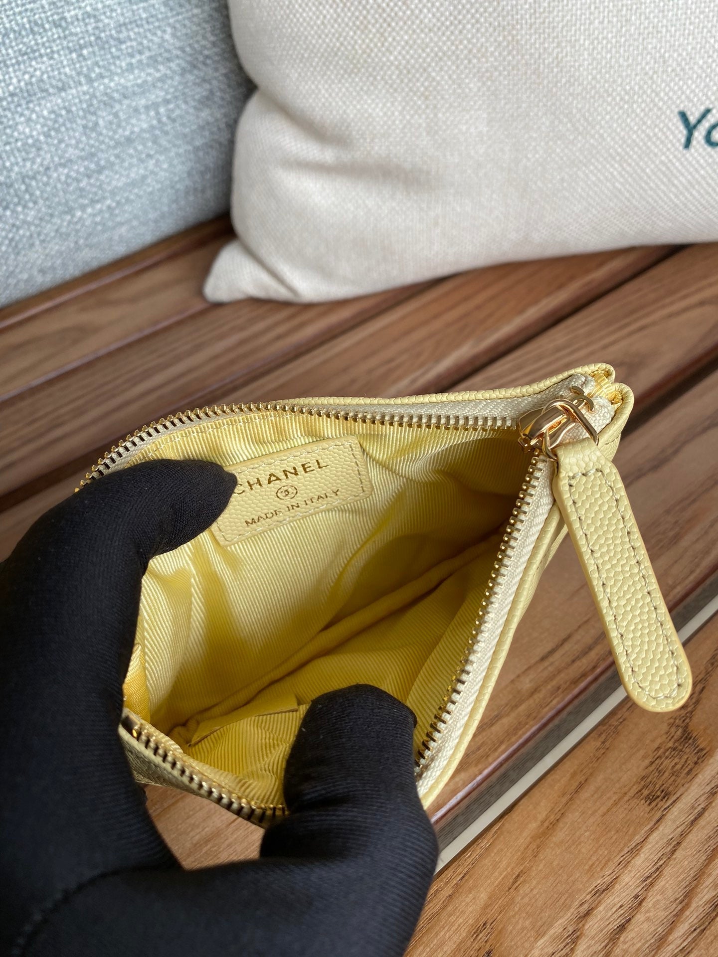 CC ZIPPED WALLET 15 YELLOW CAVIAR GOLD HARDWARE