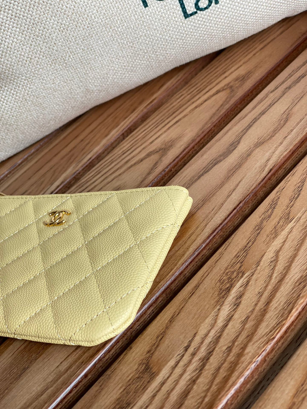 CC ZIPPED WALLET 15 YELLOW CAVIAR GOLD HARDWARE