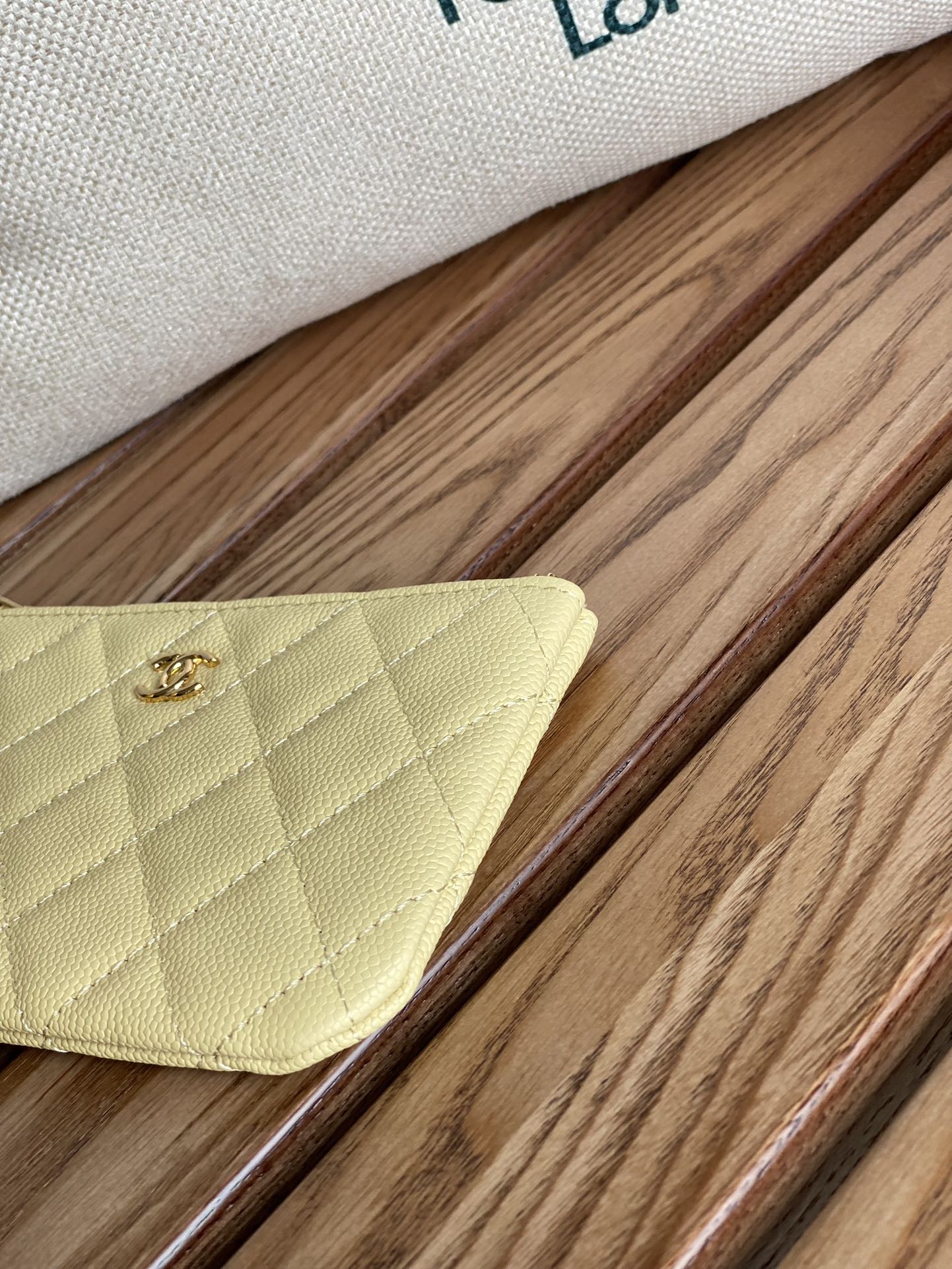 CC ZIPPED WALLET 15 YELLOW CAVIAR GOLD HARDWARE