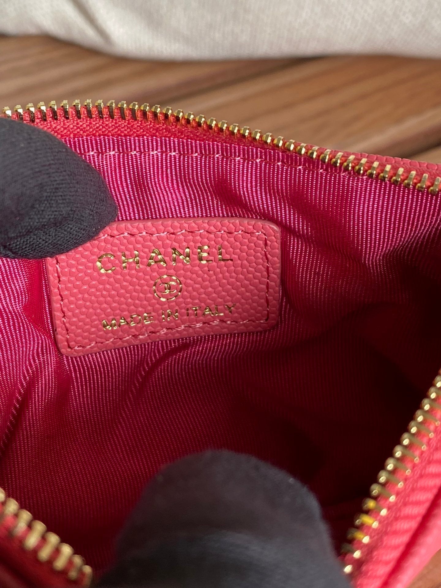 CC ZIPPED WALLET 15 DARK PINK CAVIAR GOLD HARDWARE