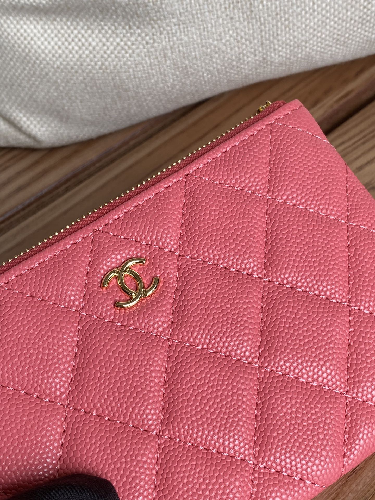 CC ZIPPED WALLET 15 DARK PINK CAVIAR GOLD HARDWARE