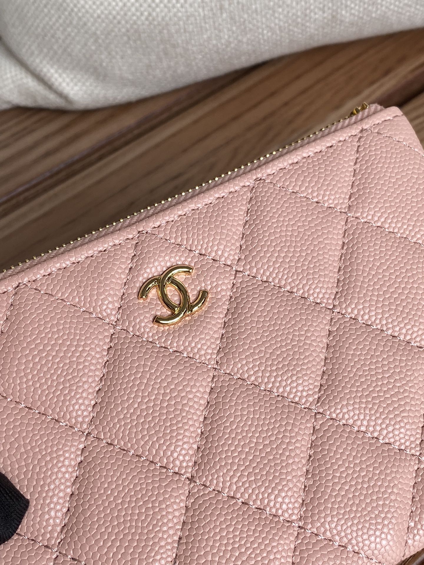 CC ZIPPED WALLET 15 LIGHT PINK CAVIAR GOLD HARDWARE