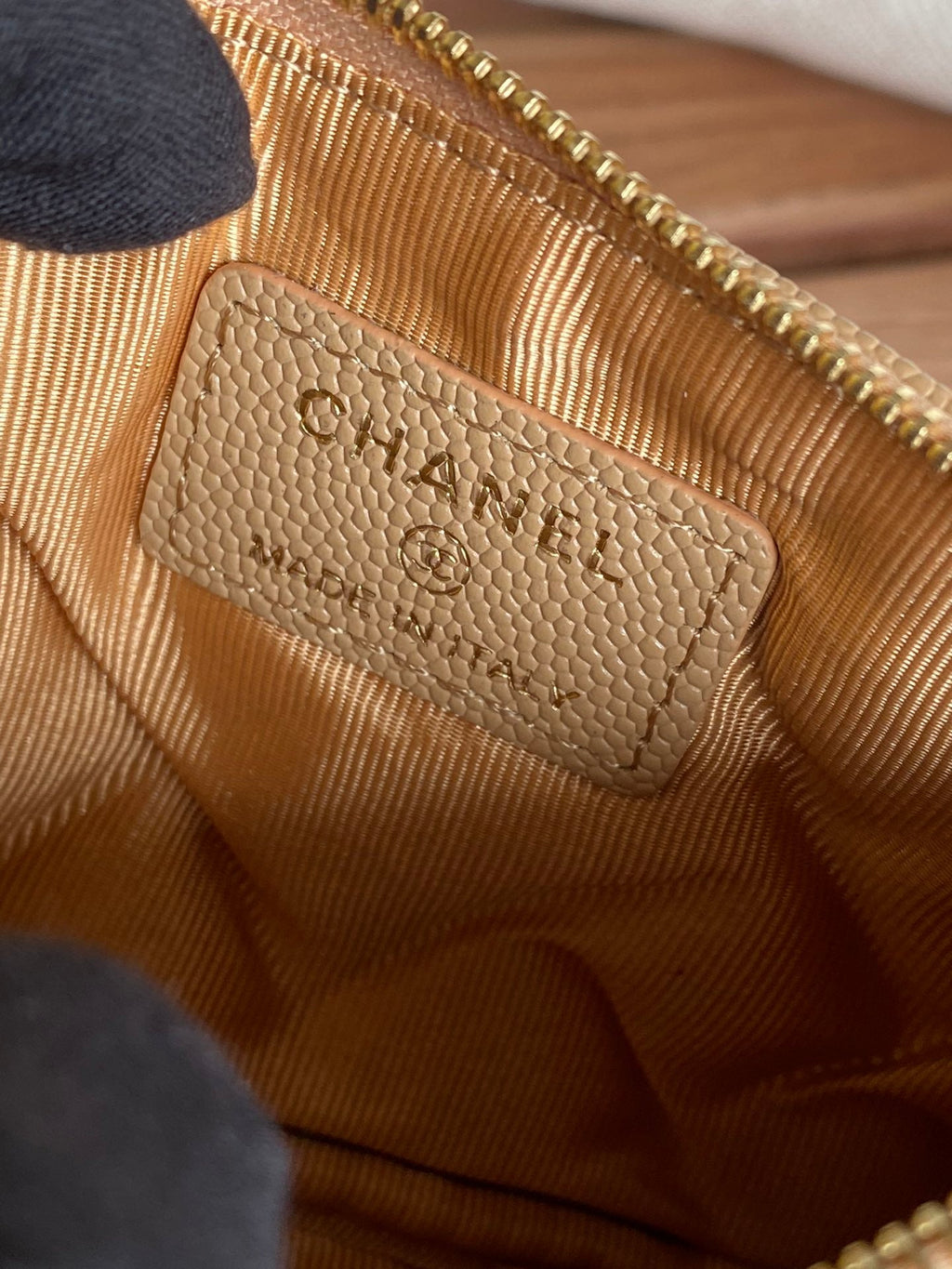 CC ZIPPED WALLET 15 BEIGE CAVIAR GOLD HARDWARE