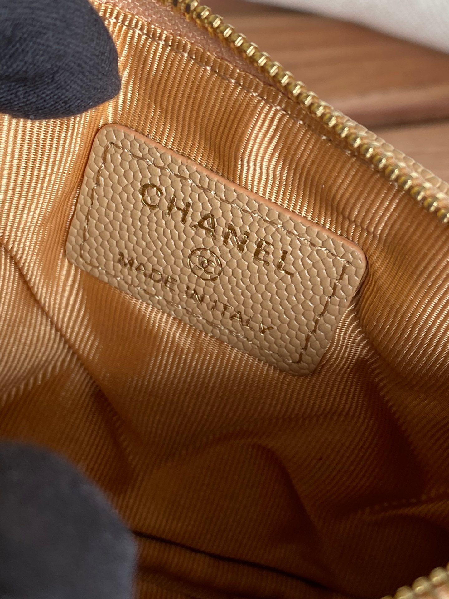 CC ZIPPED WALLET 15 BEIGE CAVIAR GOLD HARDWARE