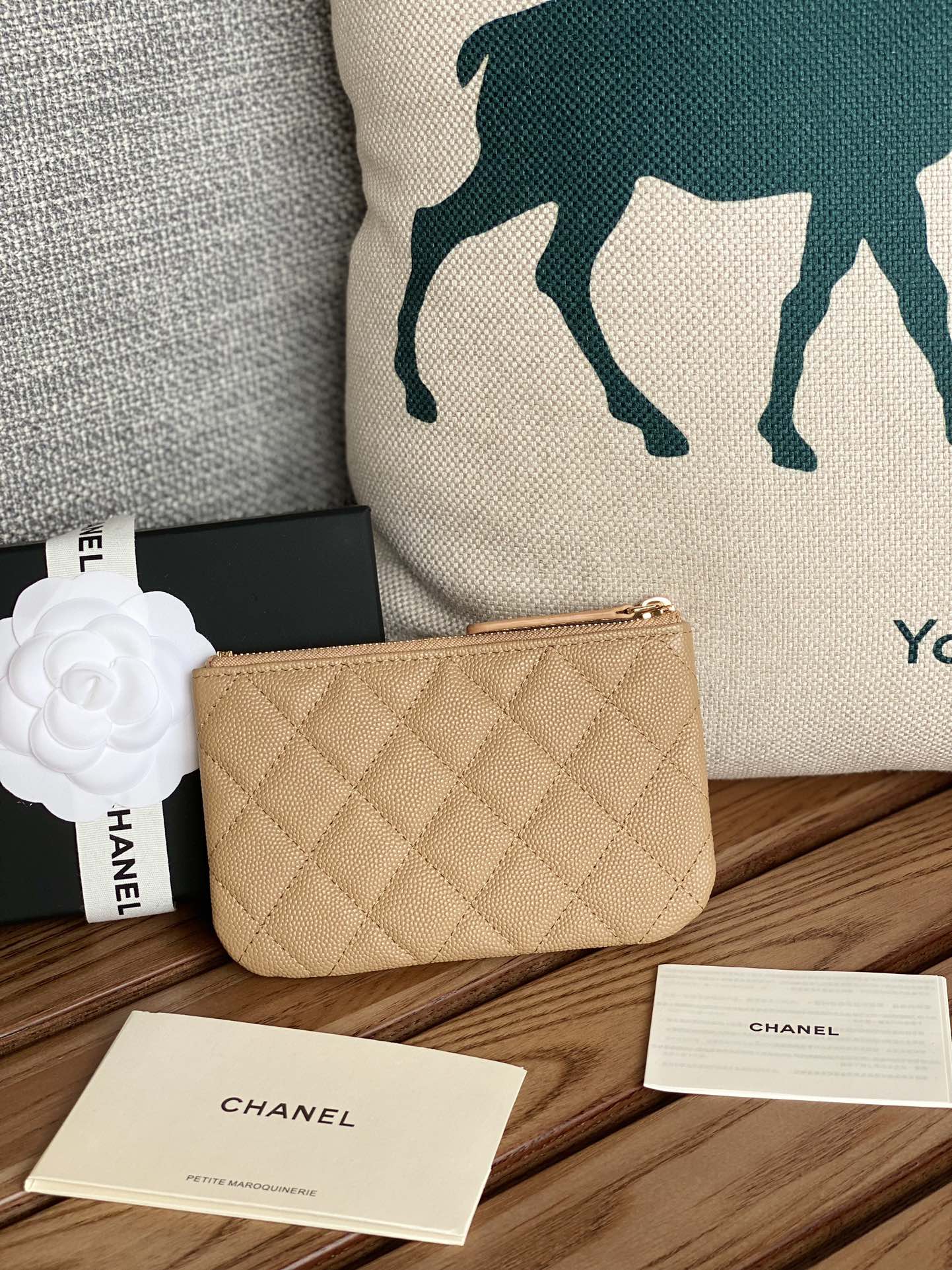 CC ZIPPED WALLET 15 BEIGE CAVIAR GOLD HARDWARE